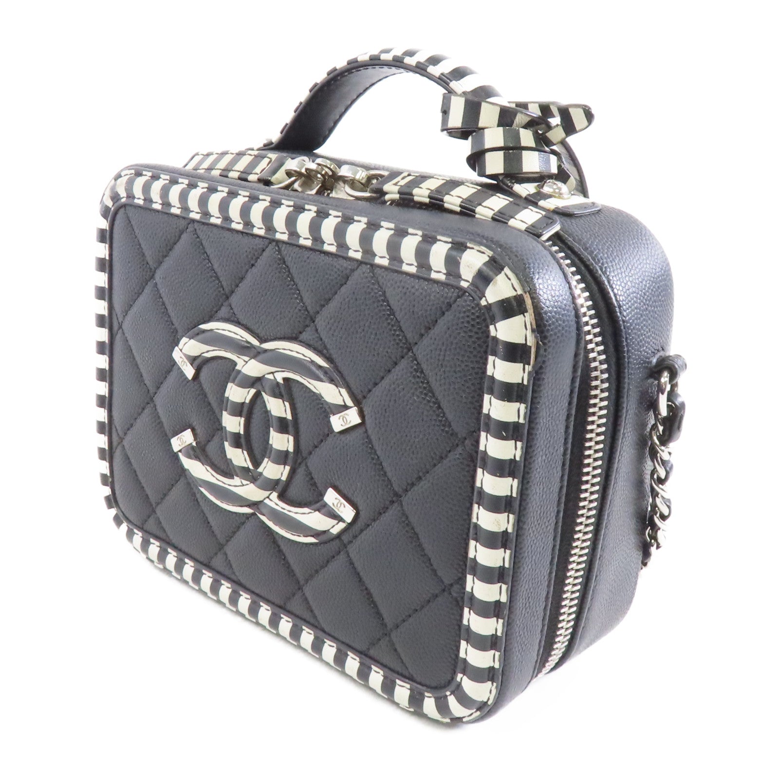 CHANEL 【激減優惠】菱格Caviar皮革Vanity Case銀扣鏈帶肩背袋黑色/白色