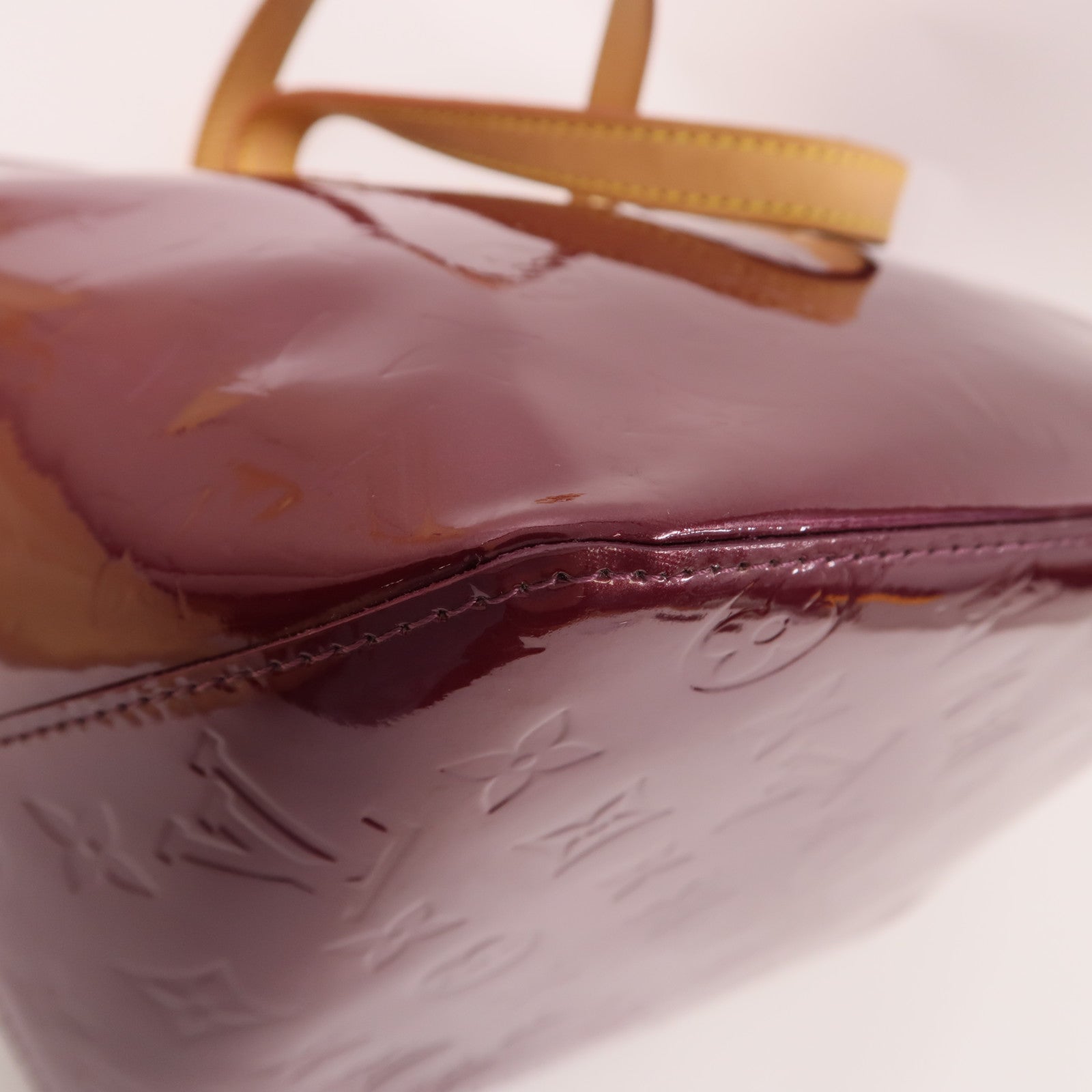 LOUIS VUITTON Vernis Bellevue PM金扣手挽袋