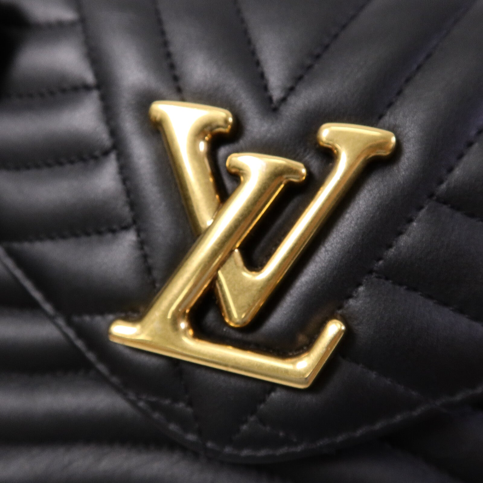 LOUIS VUITTON 牛皮皮革New Wave Chain MM鏈帶手挽肩背兩用袋