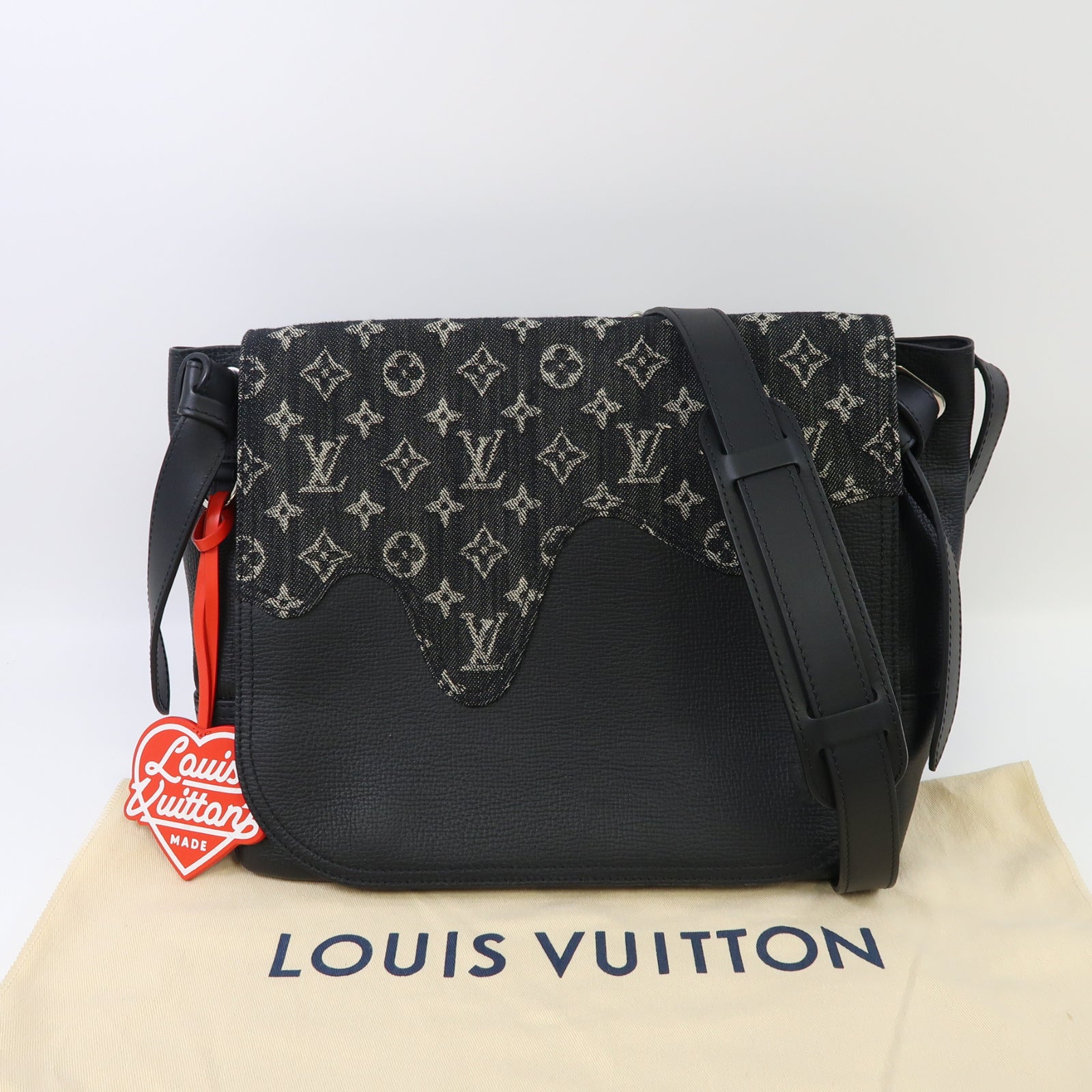 LOUIS VUITTON Monogram Denim/牛皮皮革Besace Tokyo銀扣肩背袋黑色