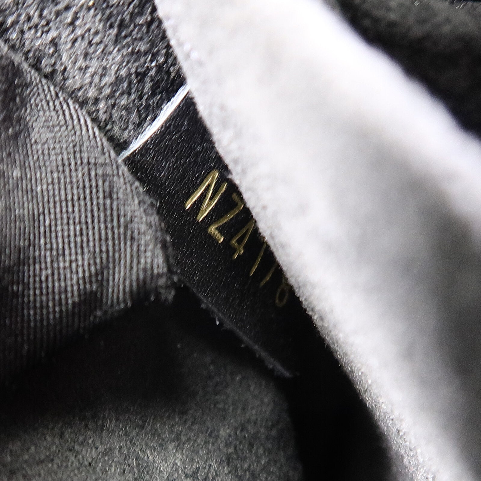 LOUIS VUITTON 牛皮皮革New Wave Chain MM鏈帶手挽肩背兩用袋