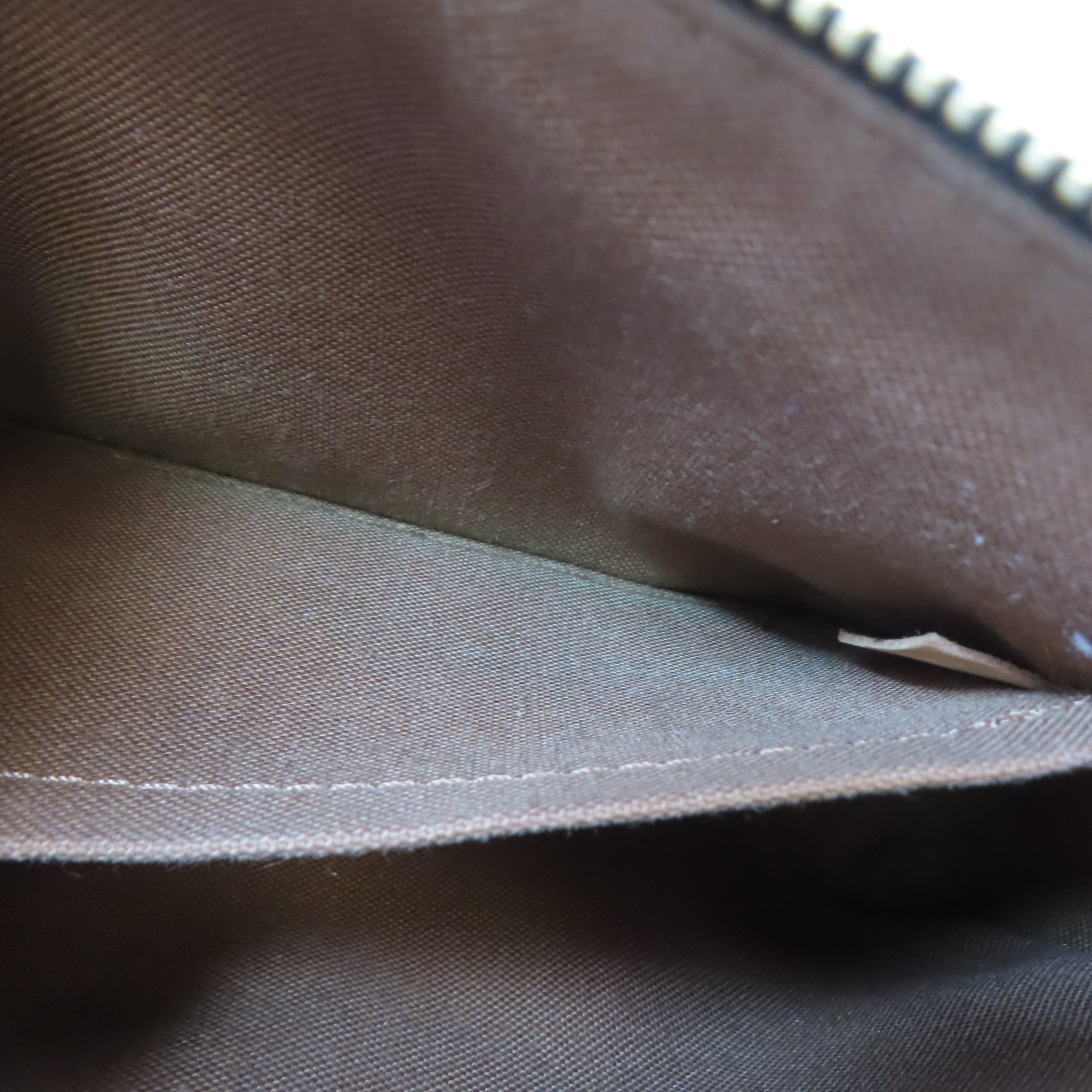 LOUIS VUITTON Monogram Pochette Accessoires金扣肩背袋啡色