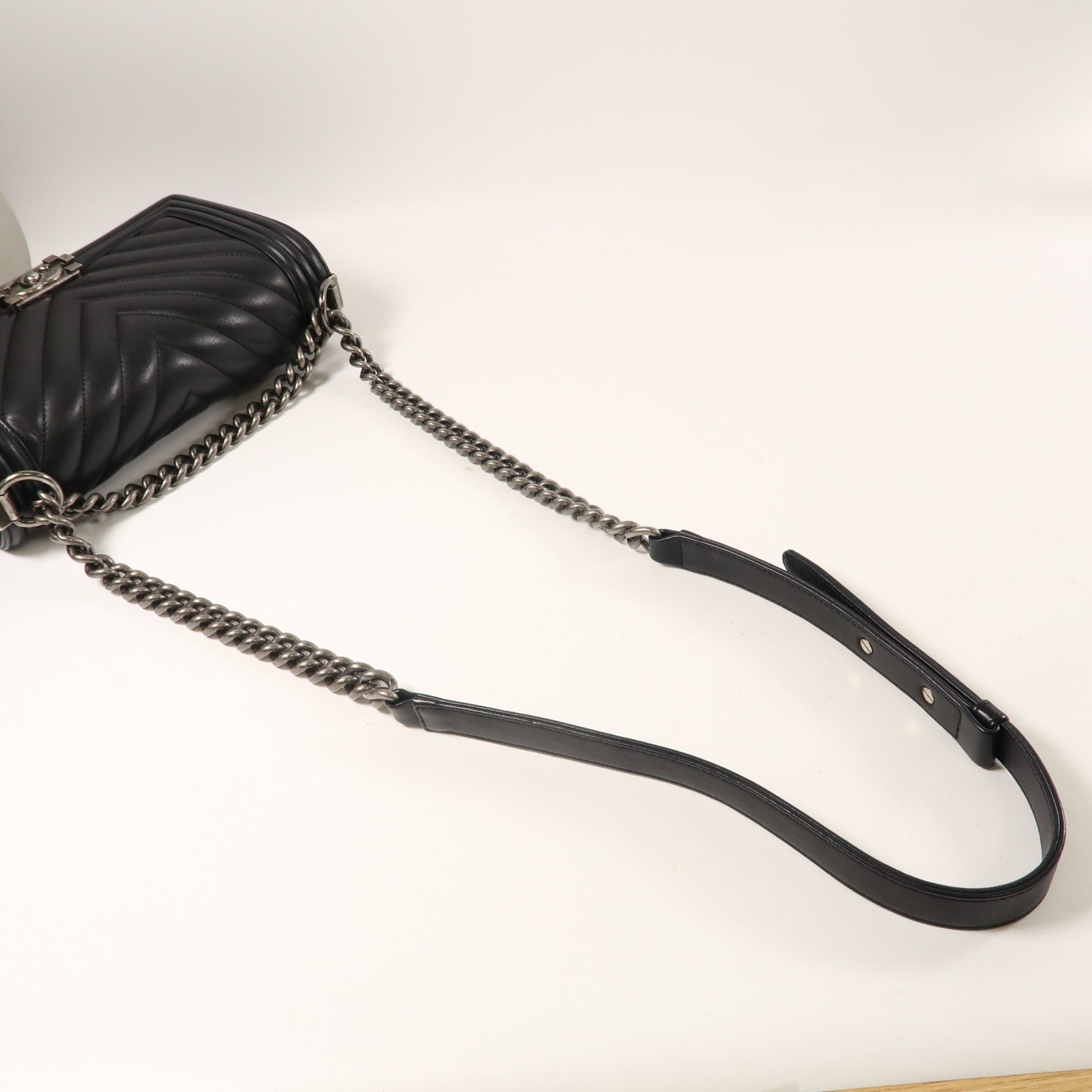 CHANEL 【激減優惠】牛皮皮革Boy Chanel 25銀扣鏈帶肩背袋黑色