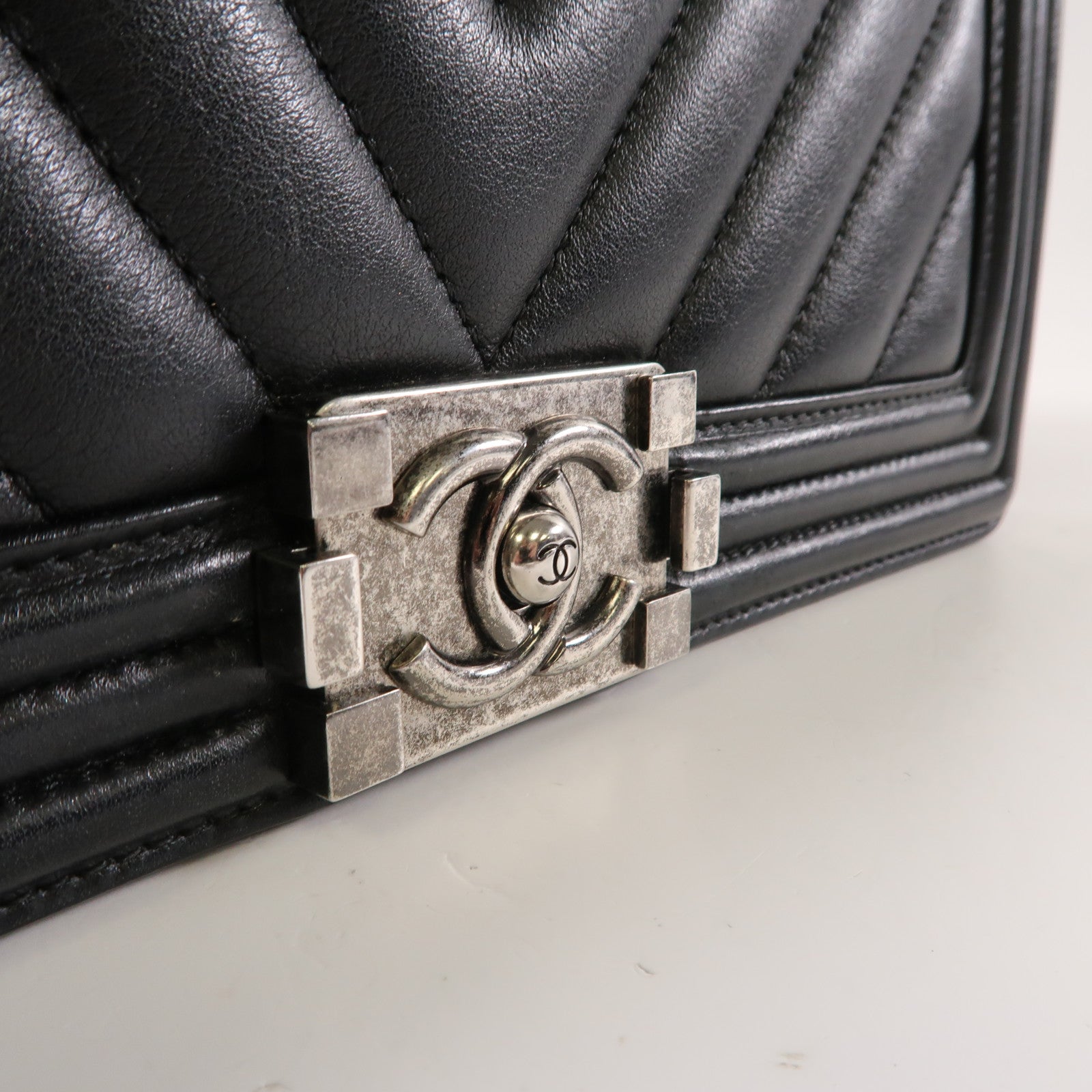 CHANEL 【激減優惠】牛皮皮革Boy Chanel 25銀扣鏈帶肩背袋黑色