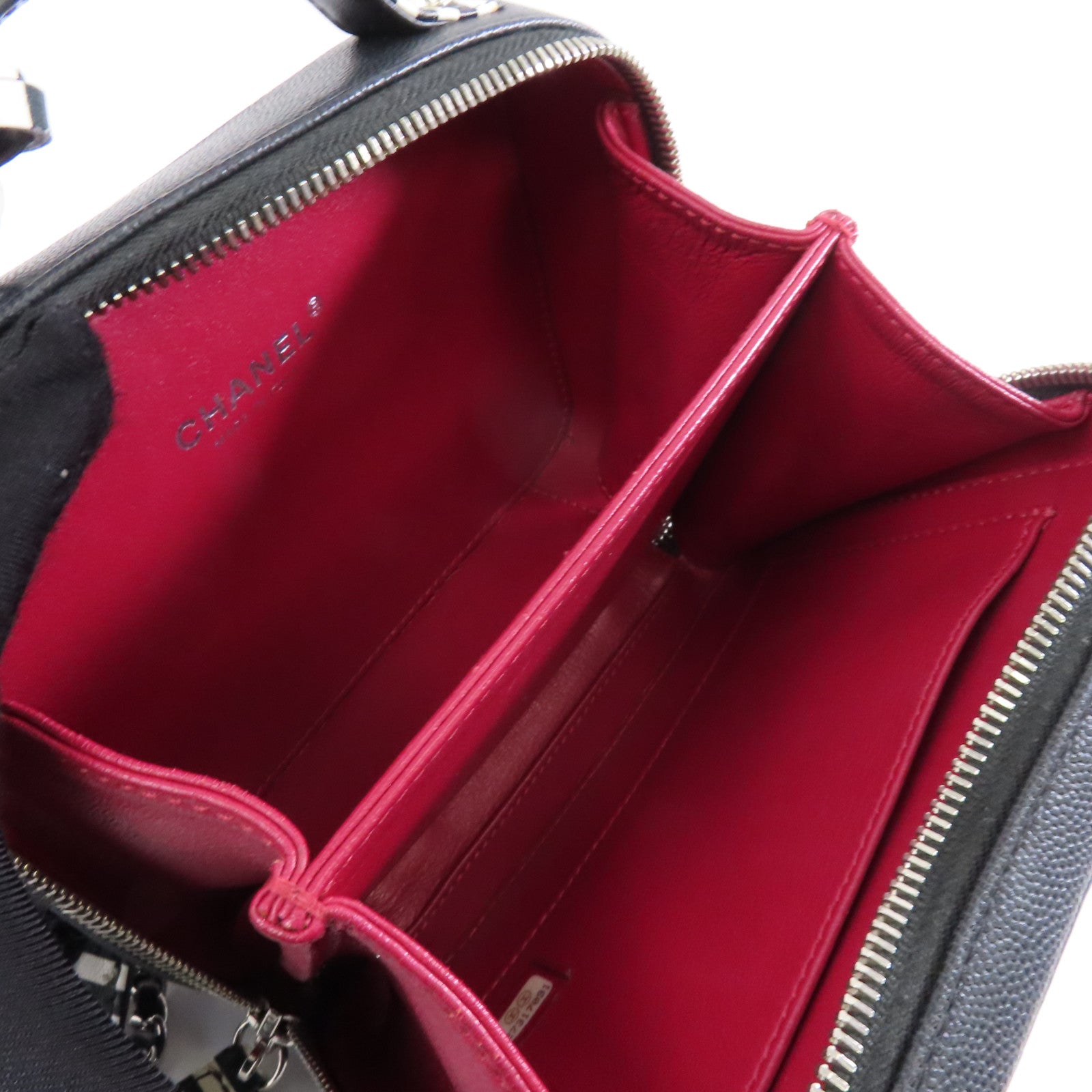 CHANEL 【激減優惠】菱格Caviar皮革Vanity Case銀扣鏈帶肩背袋黑色/白色