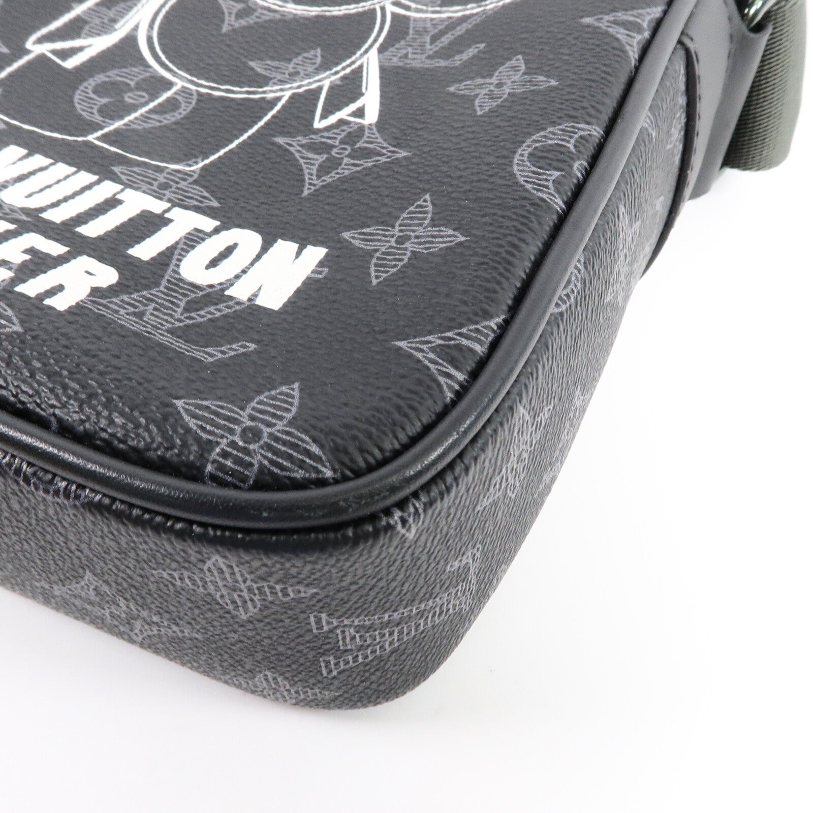 LOUIS VUITTON Monogram Eclipse Vivienne Danube PM肩背袋