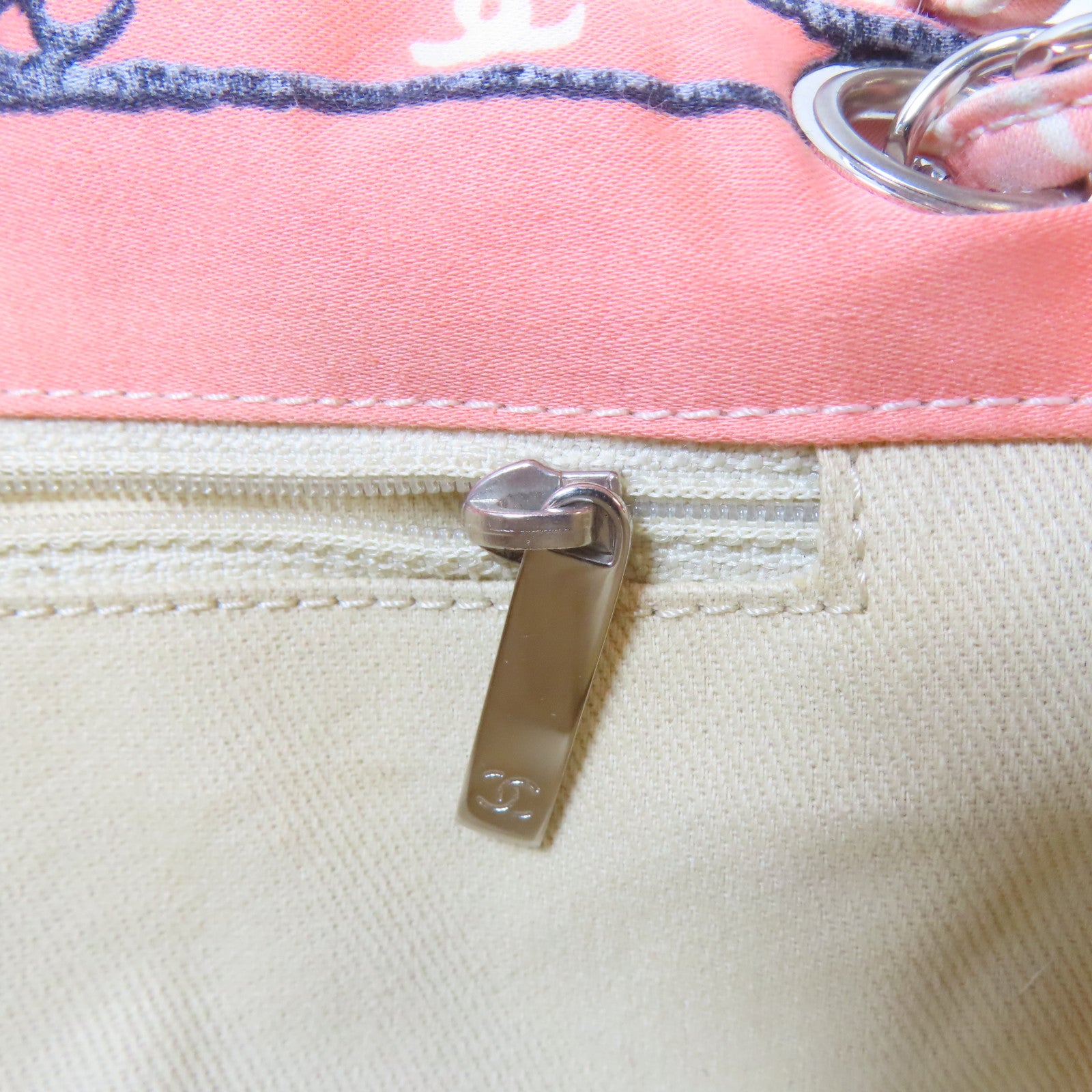 CHANEL 帆布Chain Shoulder Bag銀扣鏈帶肩背袋粉紅色