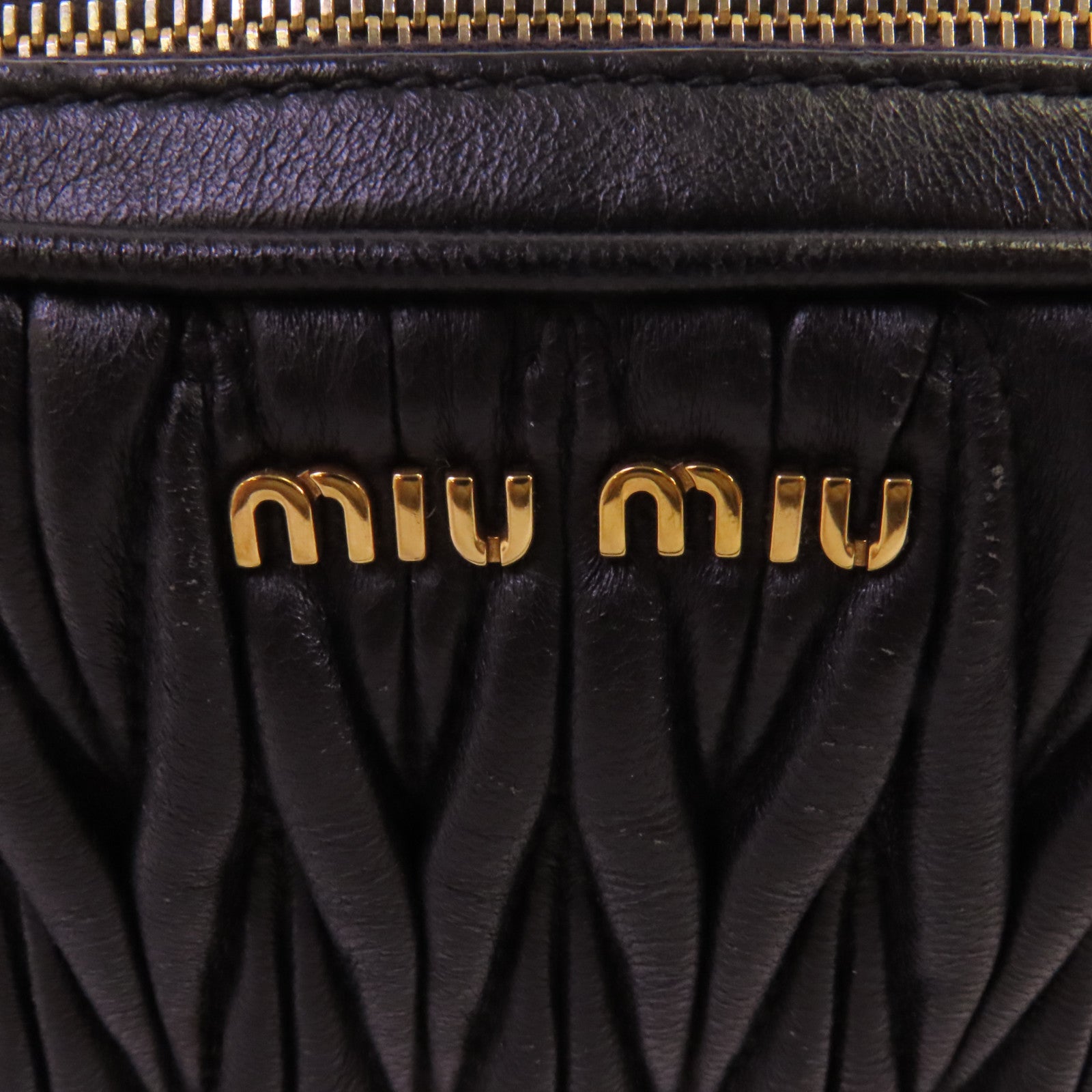 Miu Miu 羊皮皮革Shoulder Bag金扣肩背袋