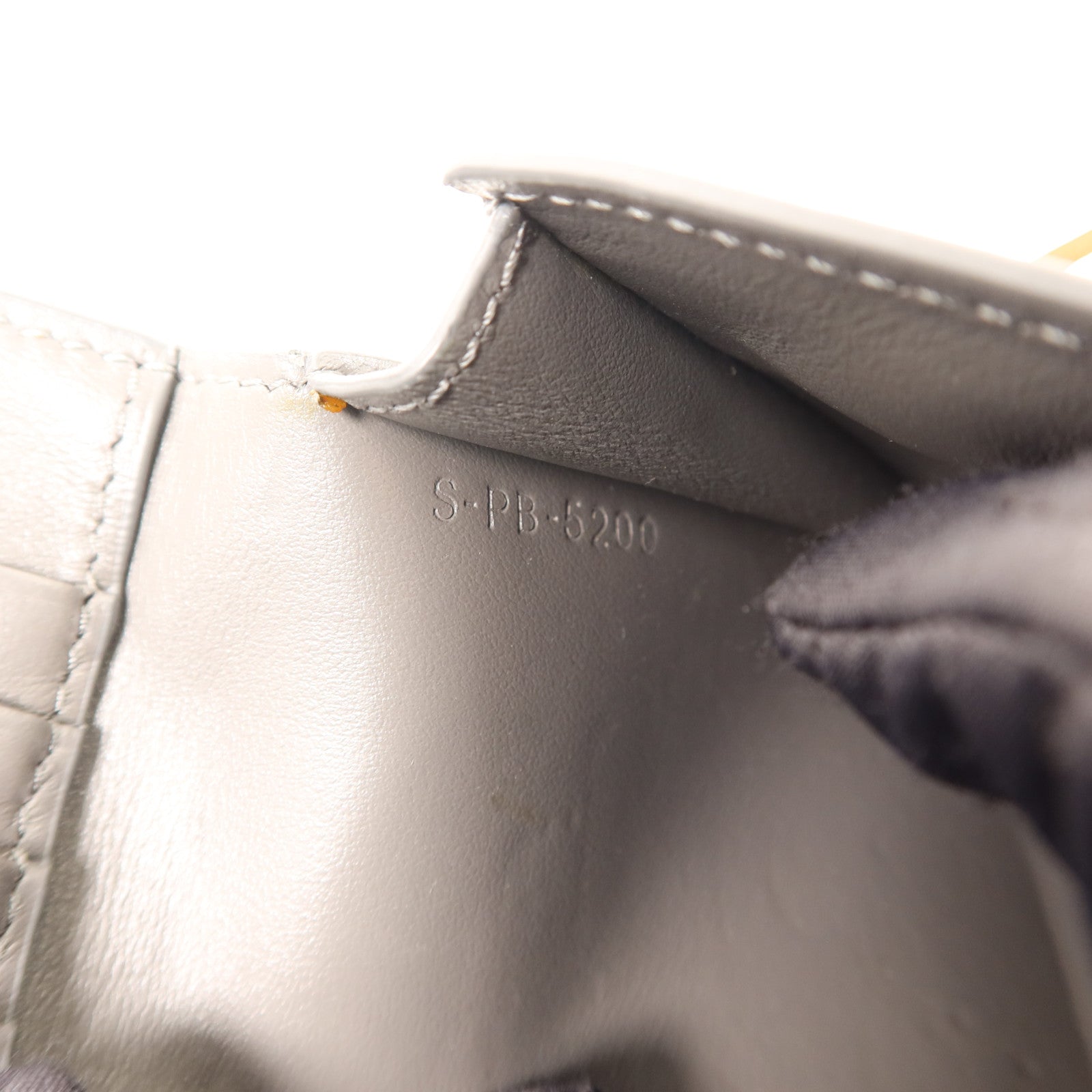 CELINE 牛皮皮革Medium Strap Wallet金扣錢包