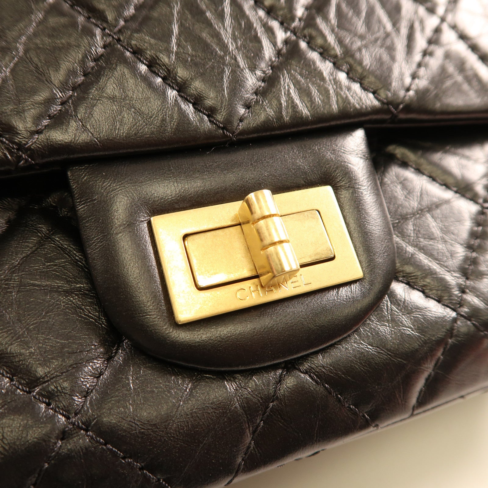 CHANEL 牛皮皮革2.55金扣鏈帶肩背袋