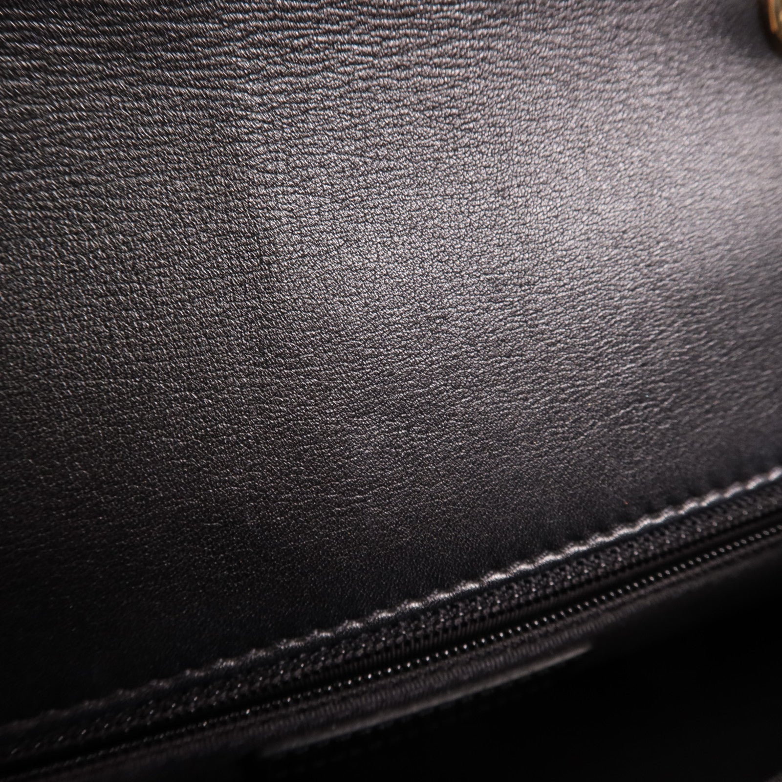 CHANEL 牛皮皮革Chain Shoulder金扣鏈帶肩背袋