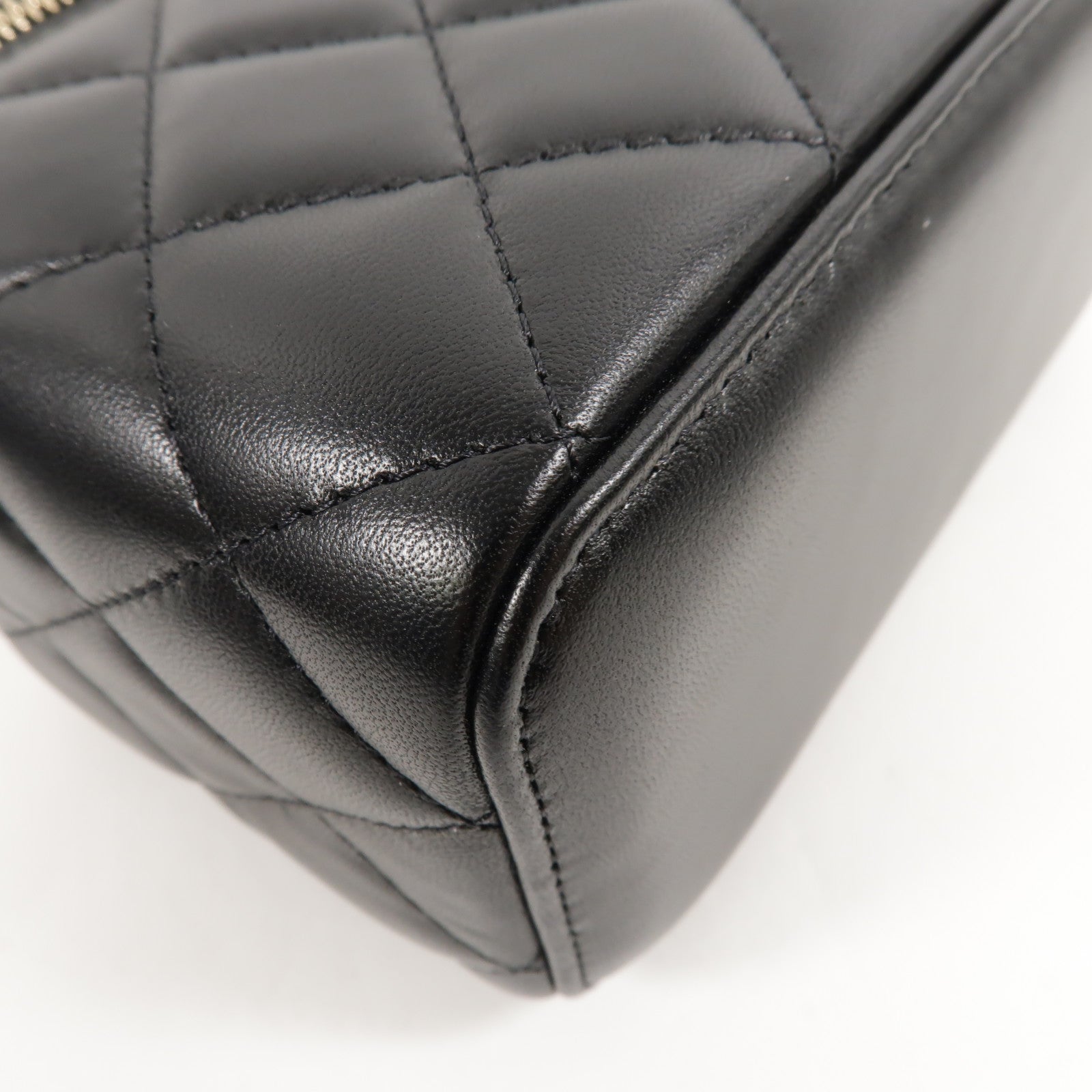CHANEL 羊皮皮革Vanity Case鏈帶肩背袋