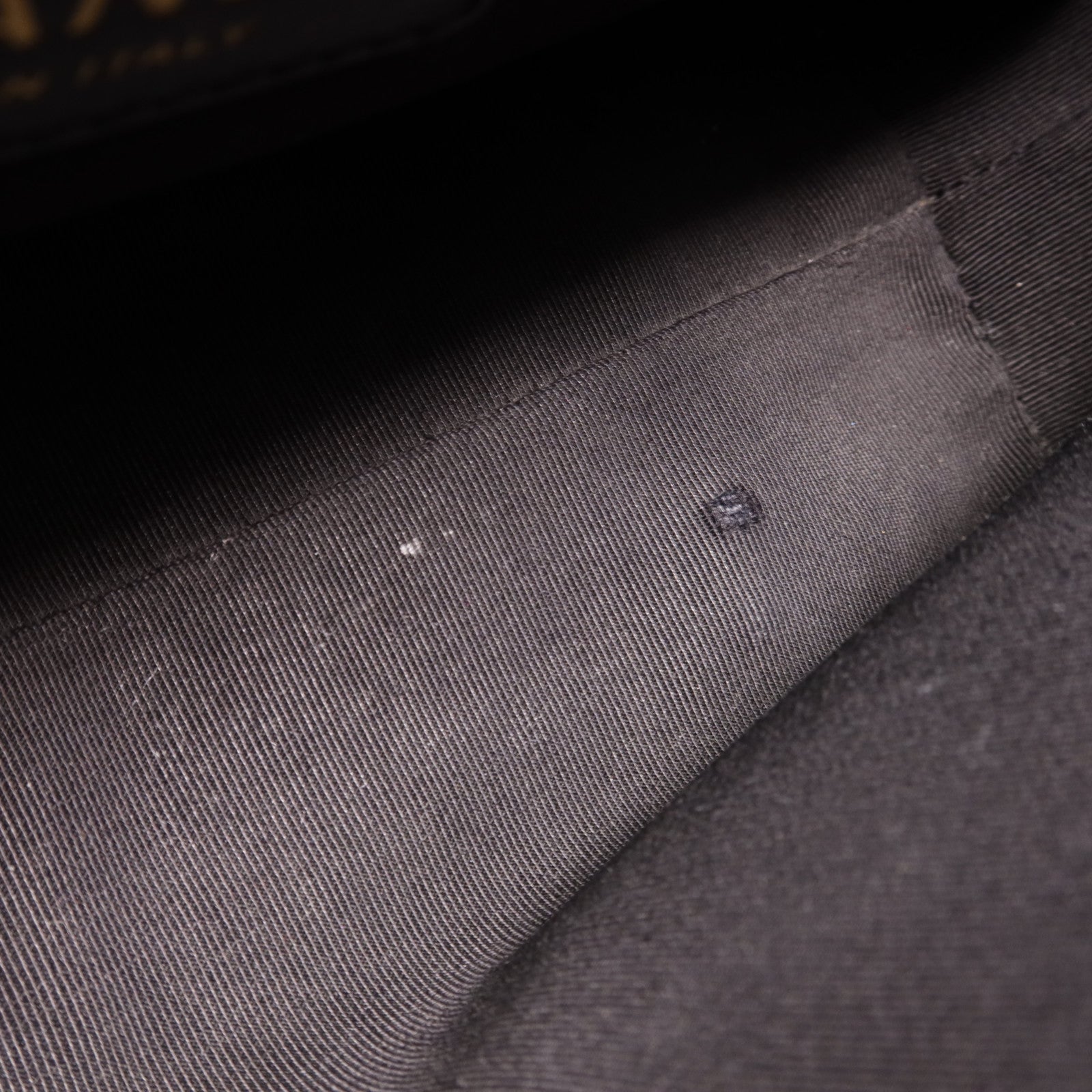 CHANEL 牛皮皮革Chain Shoulder金扣鏈帶肩背袋