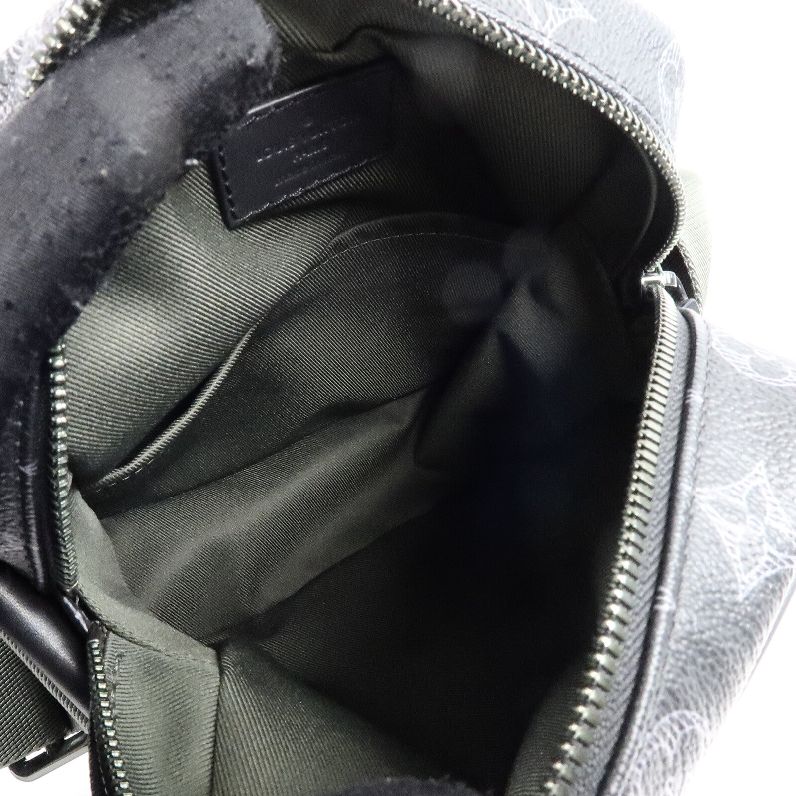 LOUIS VUITTON Monogram Eclipse Vivienne Danube PM肩背袋