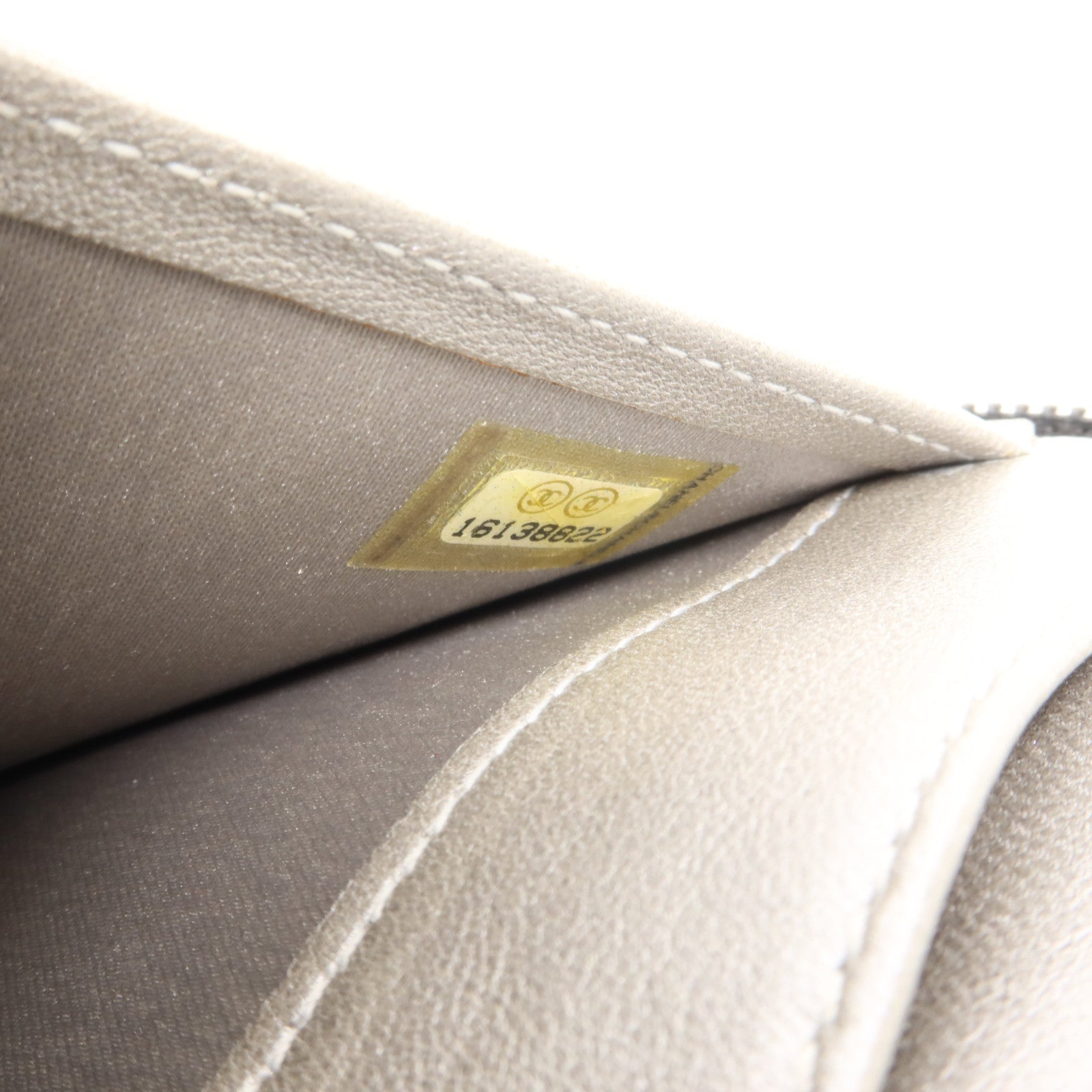 CHANEL 牛皮皮革Camellia Zip Around Long Wallet金扣長錢包