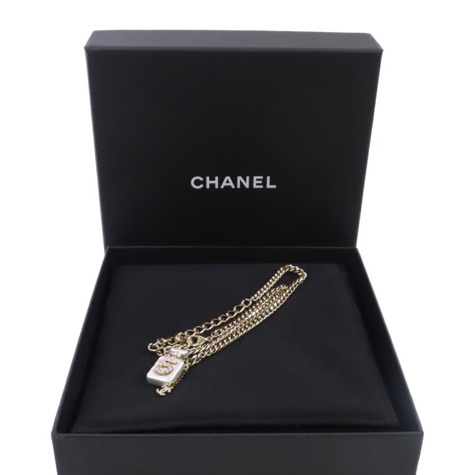 CHANEL 金屬/仿珍珠/水鑽Coco Chanel No.5 Necklace金扣項鏈白色/金色