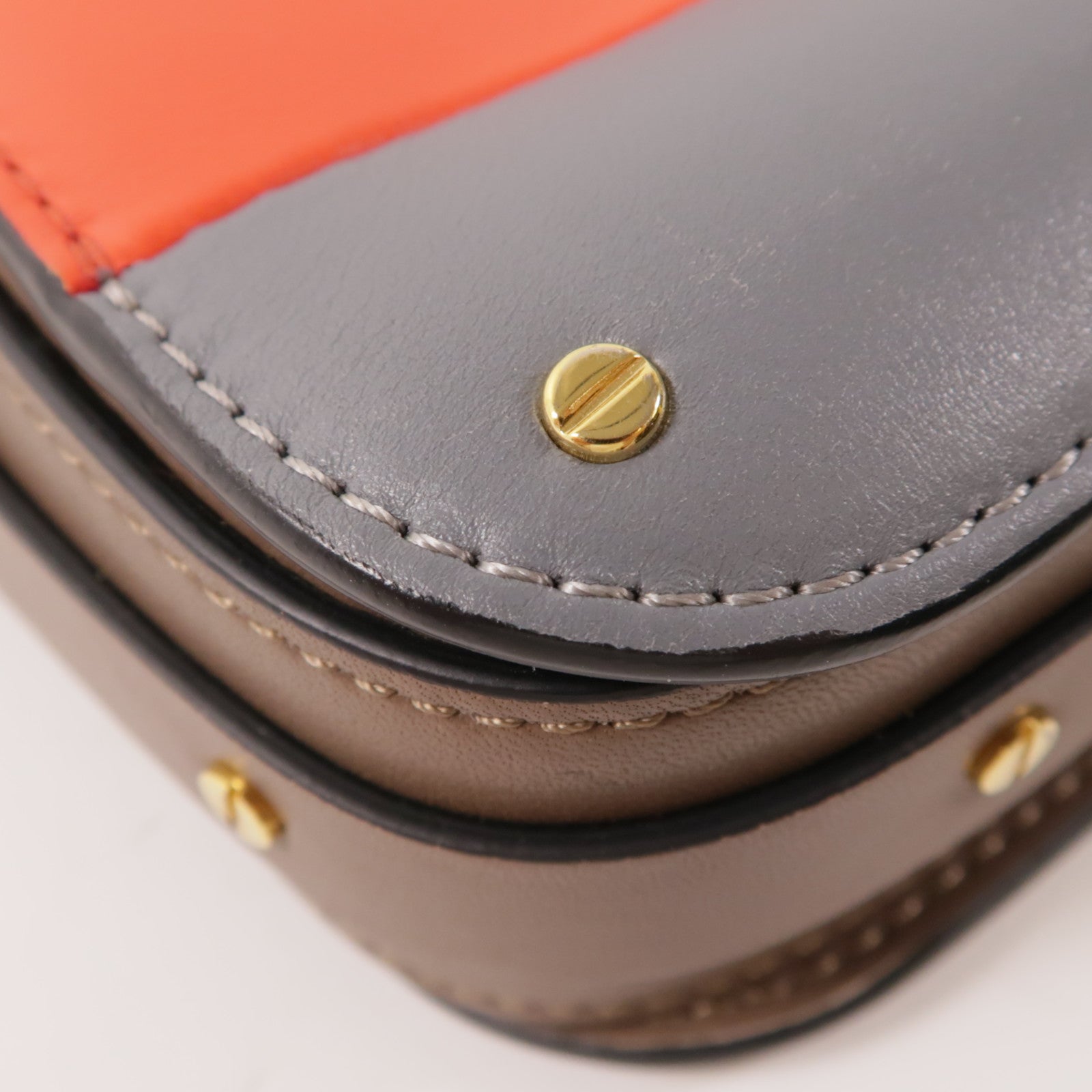 Valentino 牛皮皮革Shoulder Bag金扣肩背袋