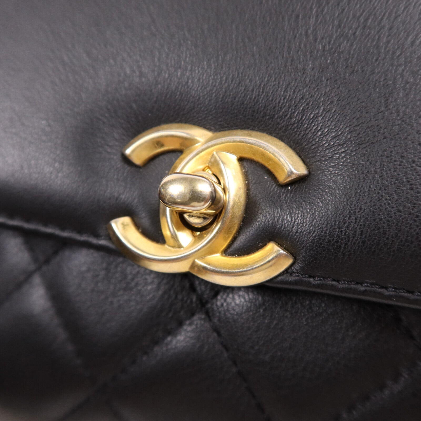 CHANEL 牛皮皮革Chain Shoulder Bag金扣鏈帶肩背袋