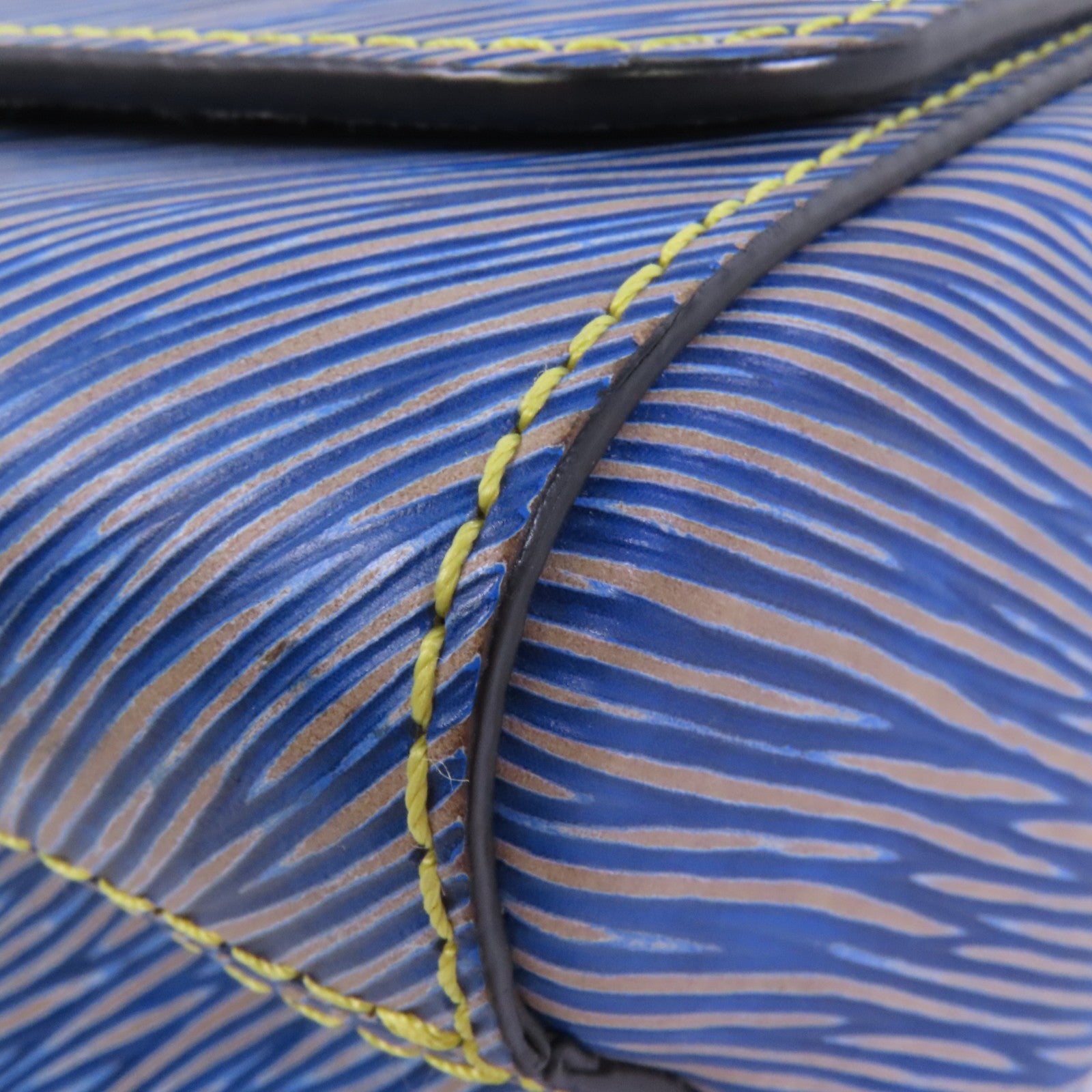 LOUIS VUITTON Epi Twist MM銀扣鏈帶肩背袋