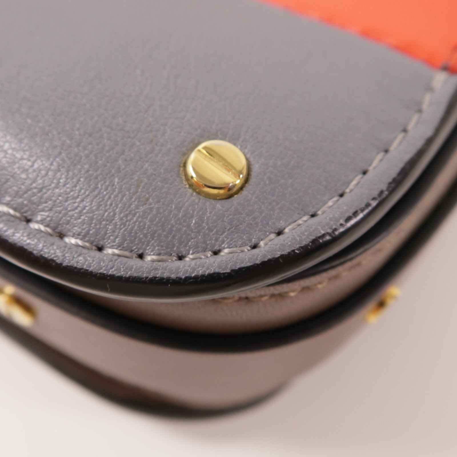 Valentino 牛皮皮革Shoulder Bag金扣肩背袋