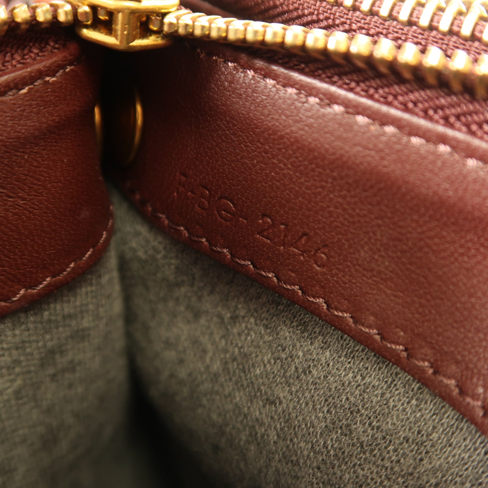 CELINE 牛皮皮革Trio金扣肩背袋酒紅色