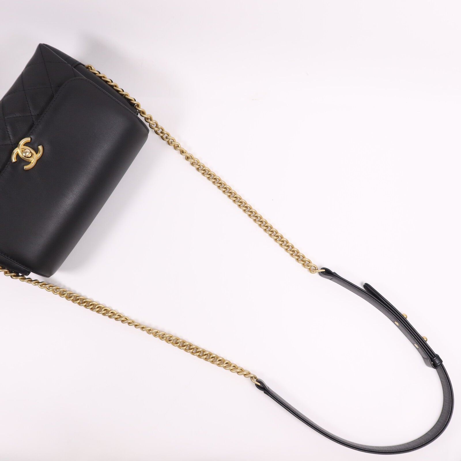 CHANEL 牛皮皮革Chain Shoulder Bag金扣鏈帶肩背袋