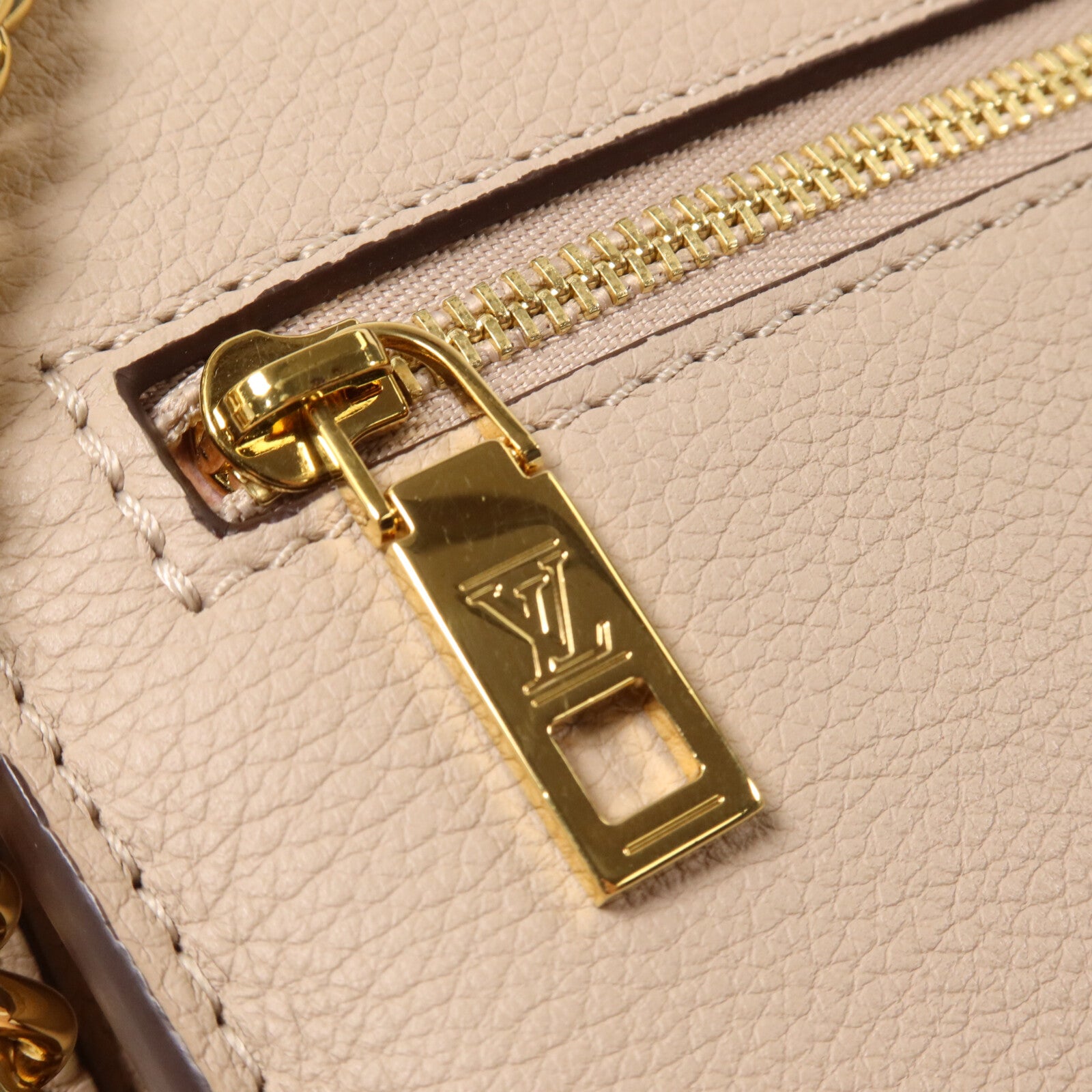 LOUIS VUITTON 牛皮皮革Mylockme Chain Bag鏈帶肩背袋