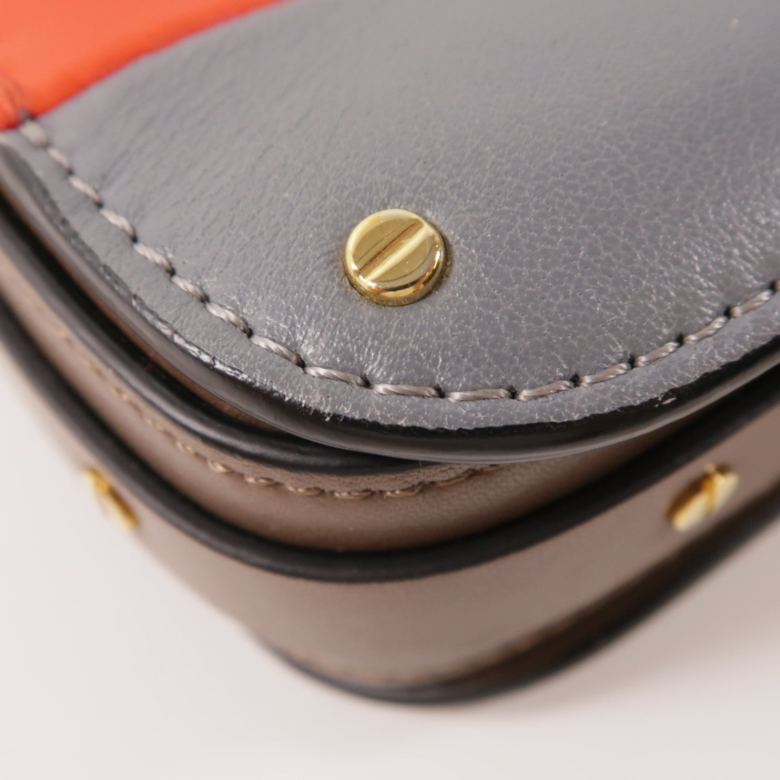 Valentino 牛皮皮革Shoulder Bag金扣肩背袋