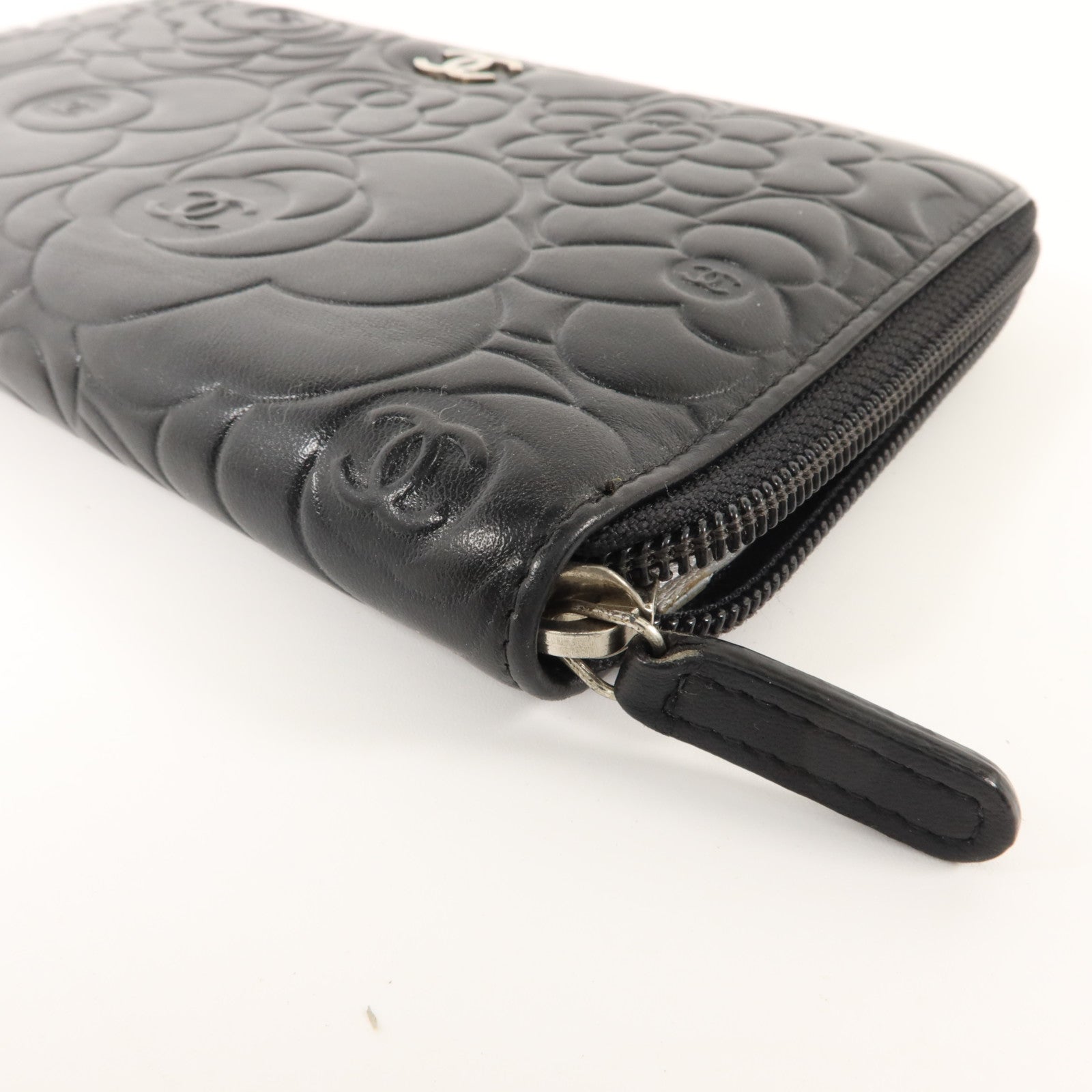 CHANEL 牛皮皮革Camellia Zip Around Long Wallet金扣長錢包
