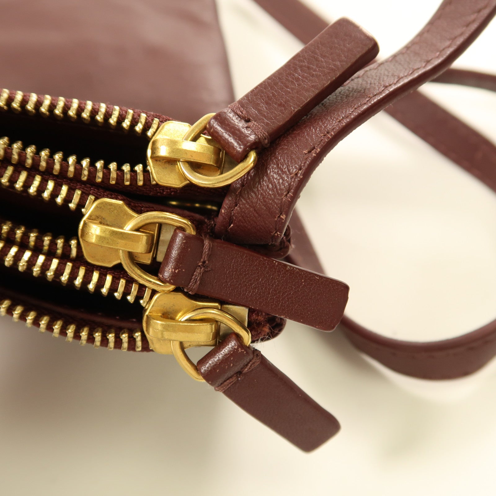 CELINE 牛皮皮革Trio金扣肩背袋酒紅色