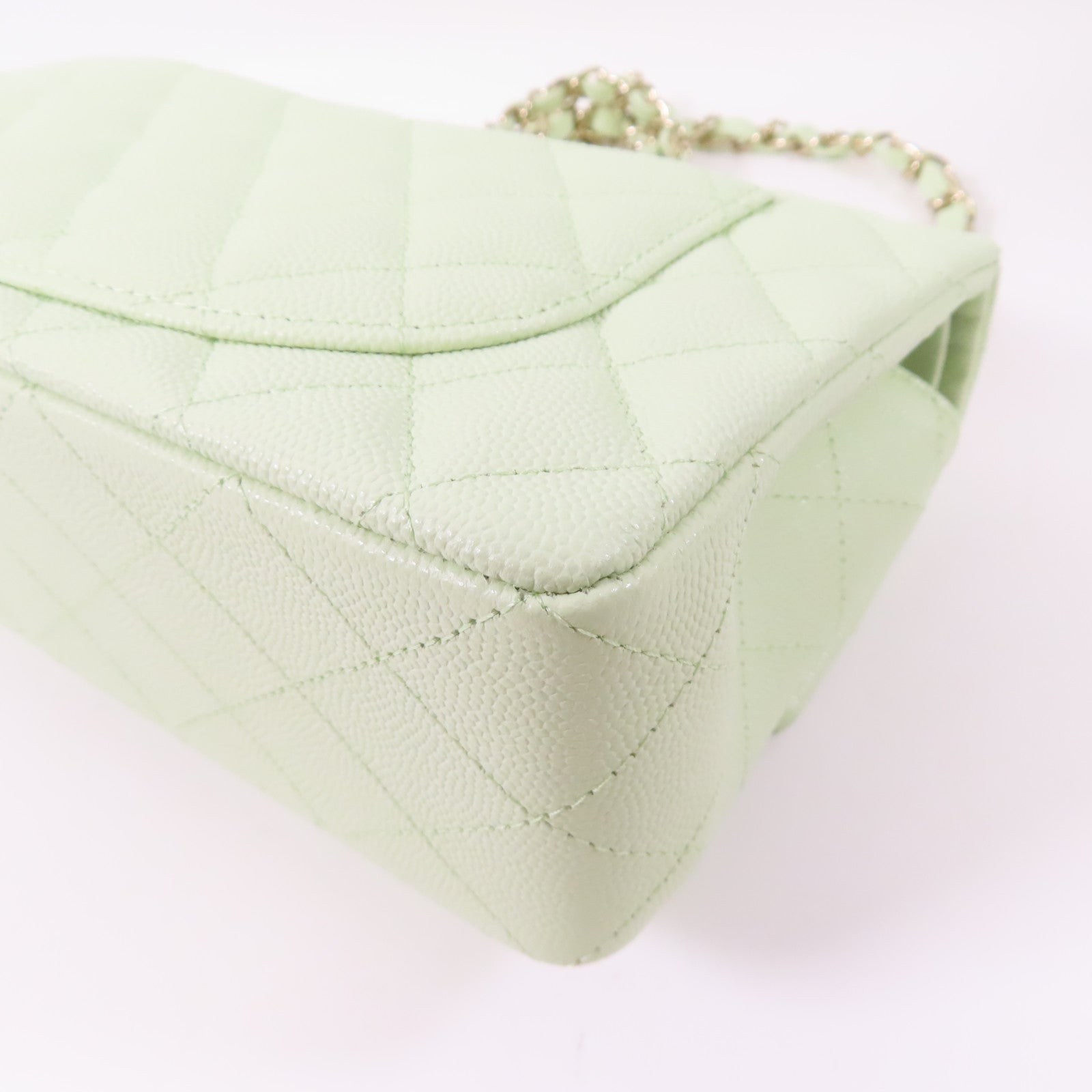 CHANEL 牛皮皮革Classic 23金扣鏈帶肩背袋淺綠色