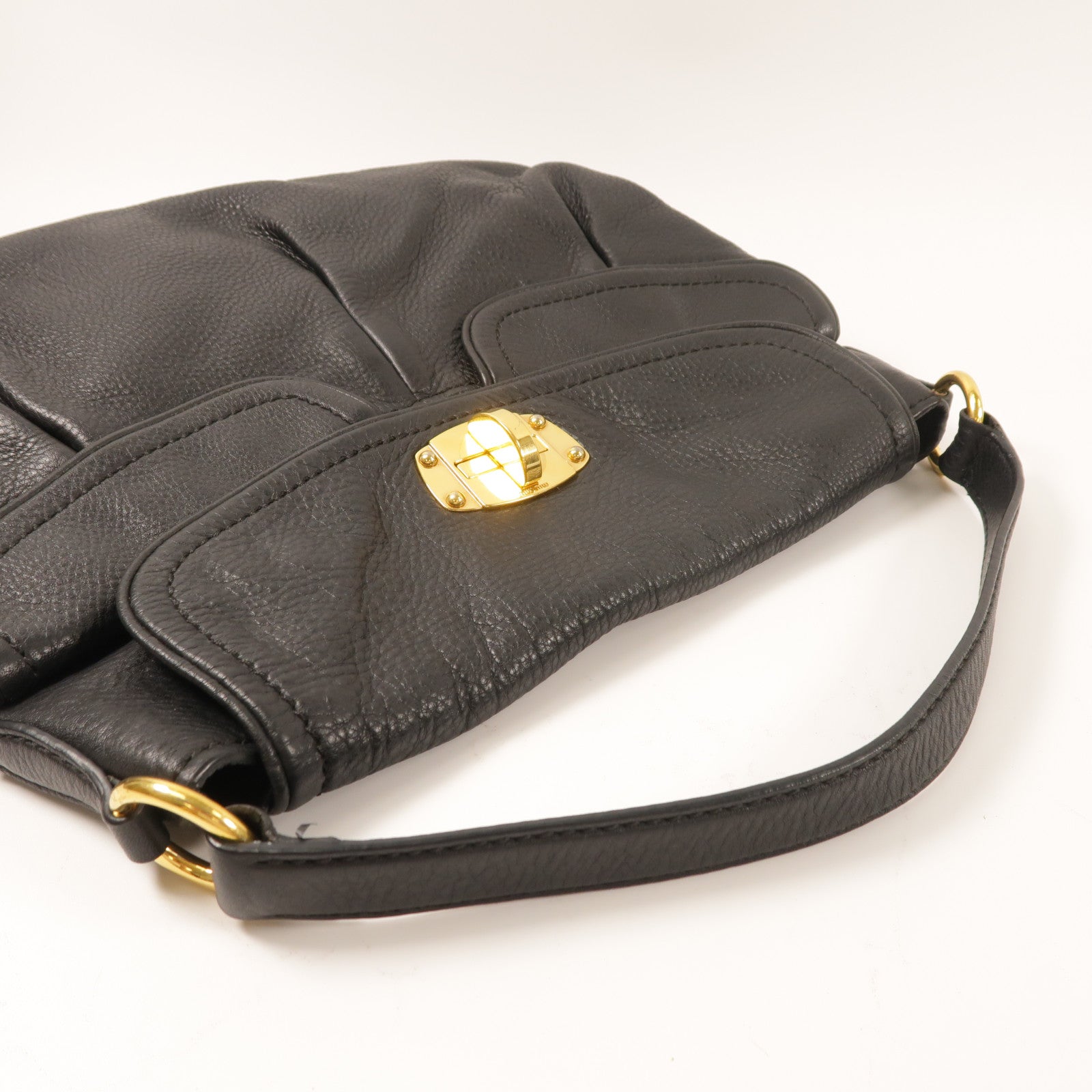 Miu Miu 牛皮皮革Shoulder Bag金扣肩背袋