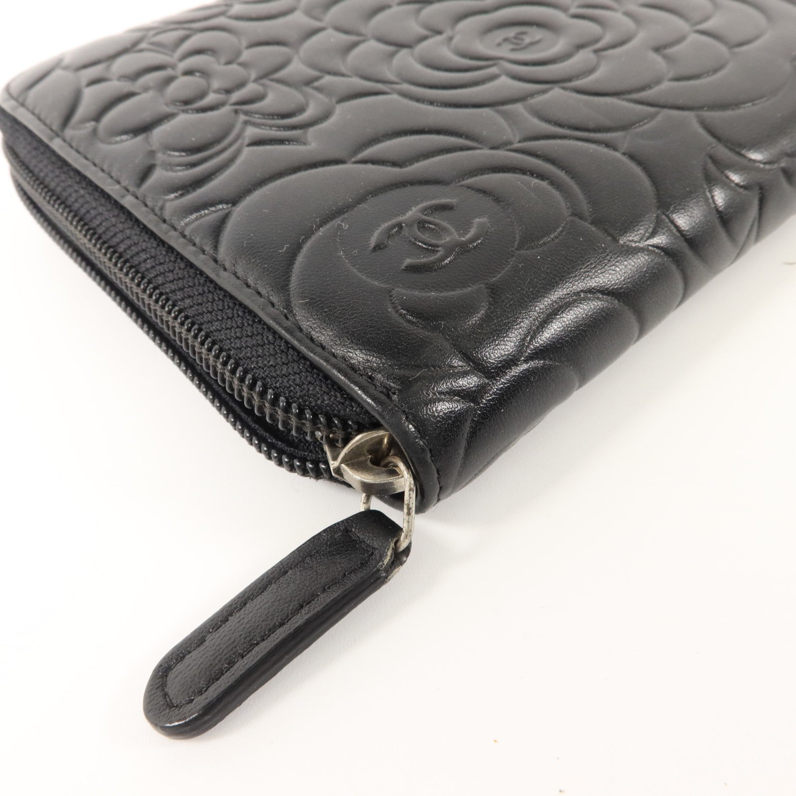 CHANEL 牛皮皮革Camellia Zip Around Long Wallet金扣長錢包