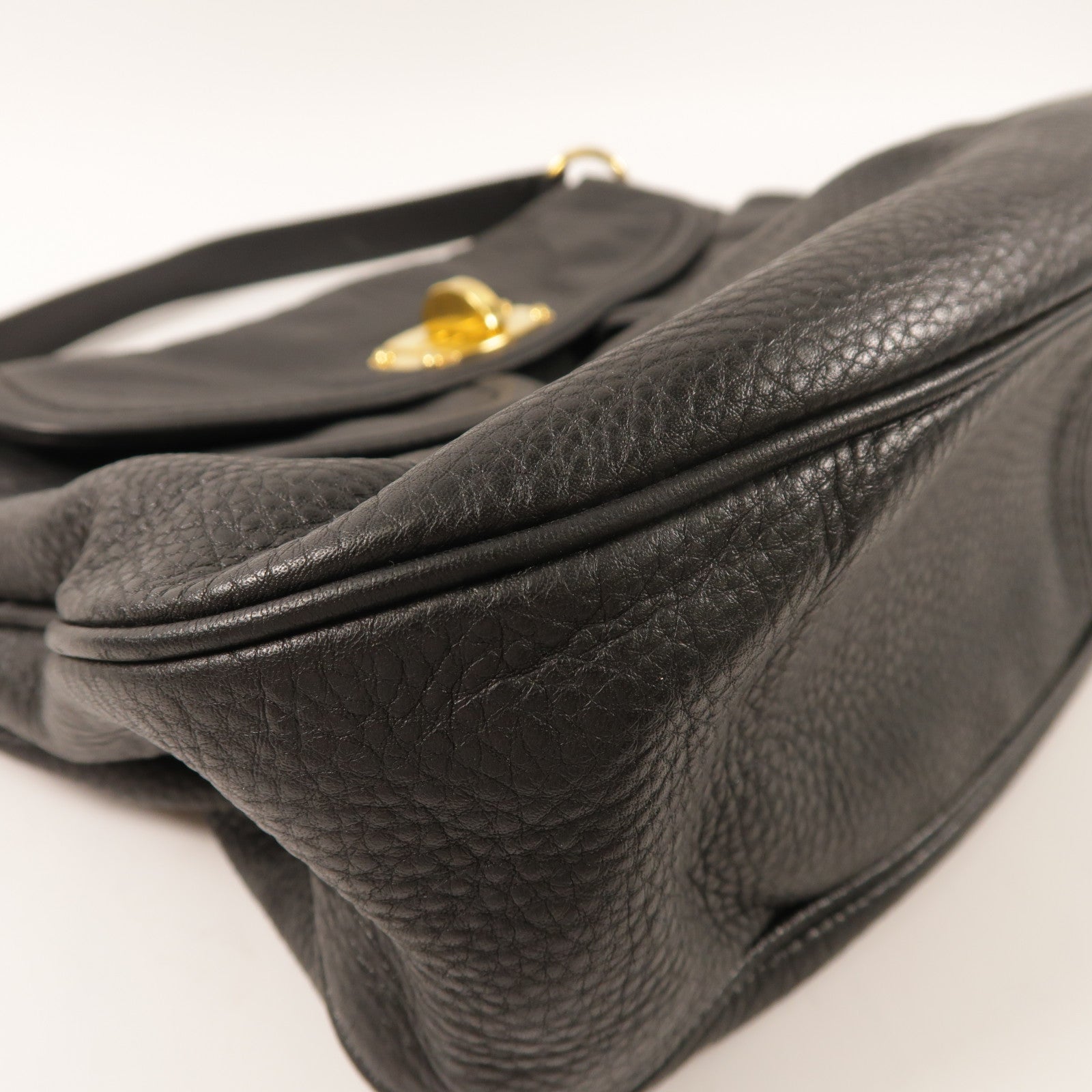 Miu Miu 牛皮皮革Shoulder Bag金扣肩背袋