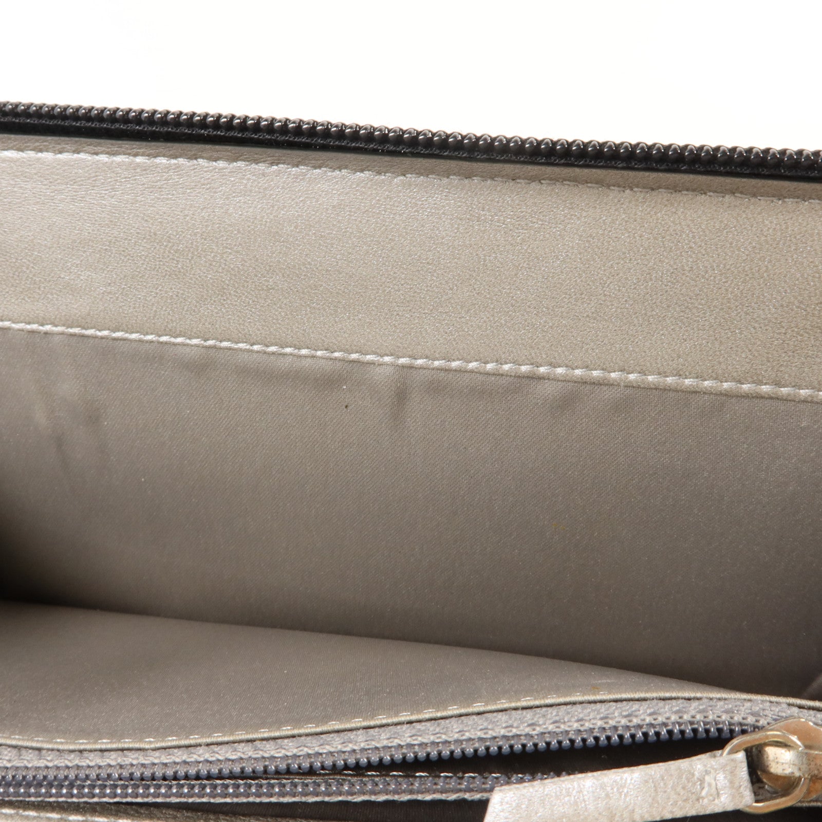 CHANEL 牛皮皮革Camellia Zip Around Long Wallet金扣長錢包