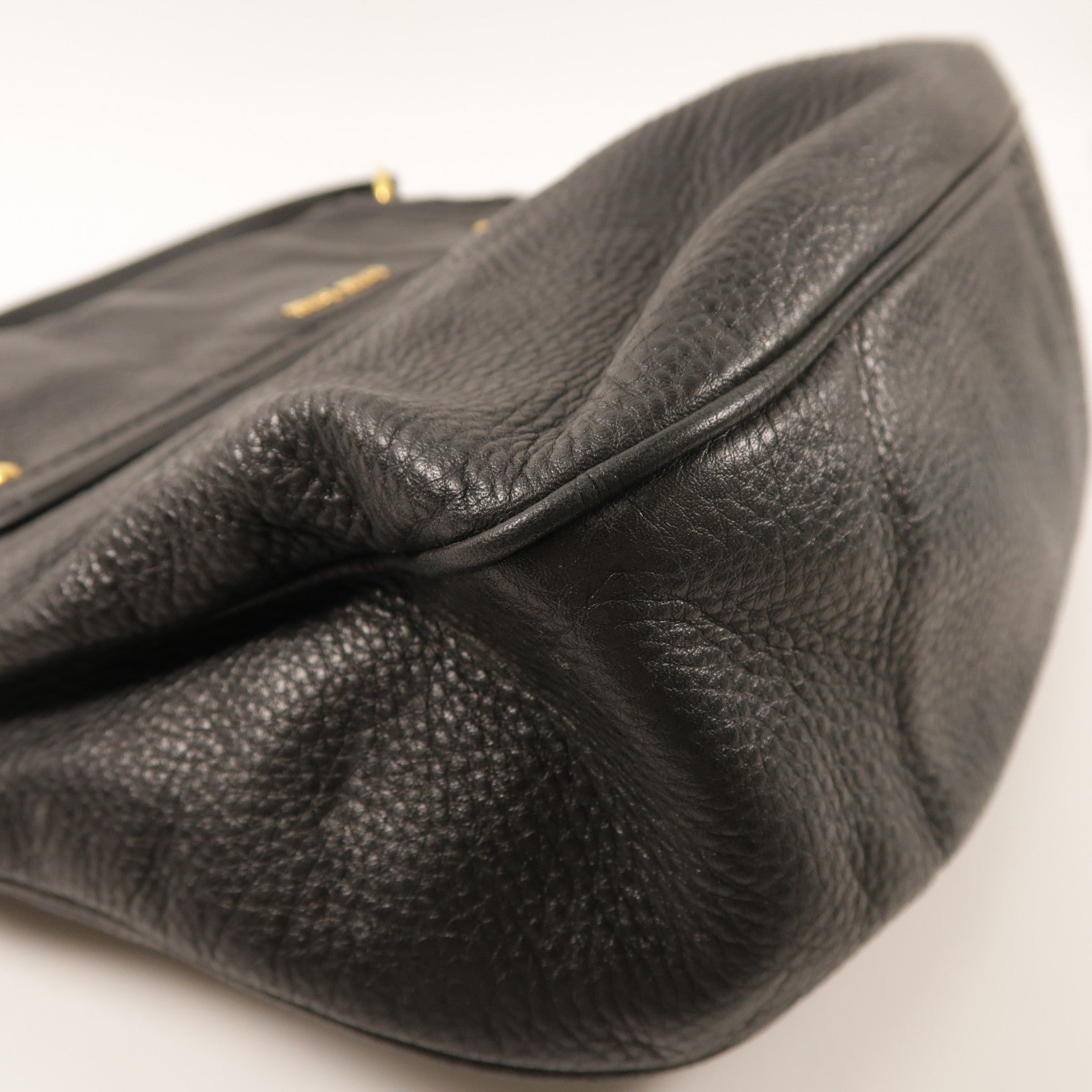 Miu Miu 牛皮皮革Shoulder Bag金扣肩背袋