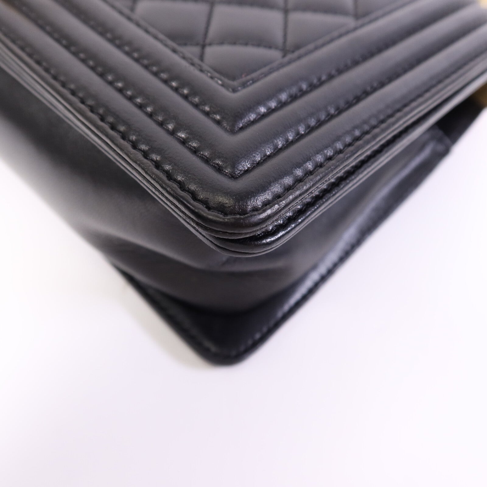 CHANEL 羊皮皮革Boy 25金扣鏈帶肩背袋