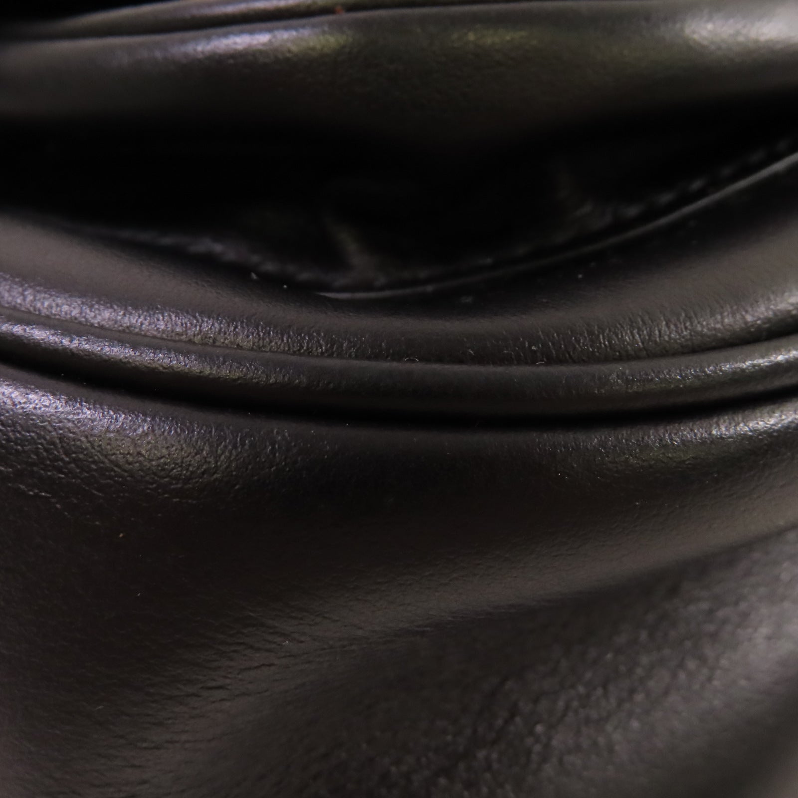 PRADA Saffiano皮革Corsaire Shoulder Bag金扣肩背袋黑色