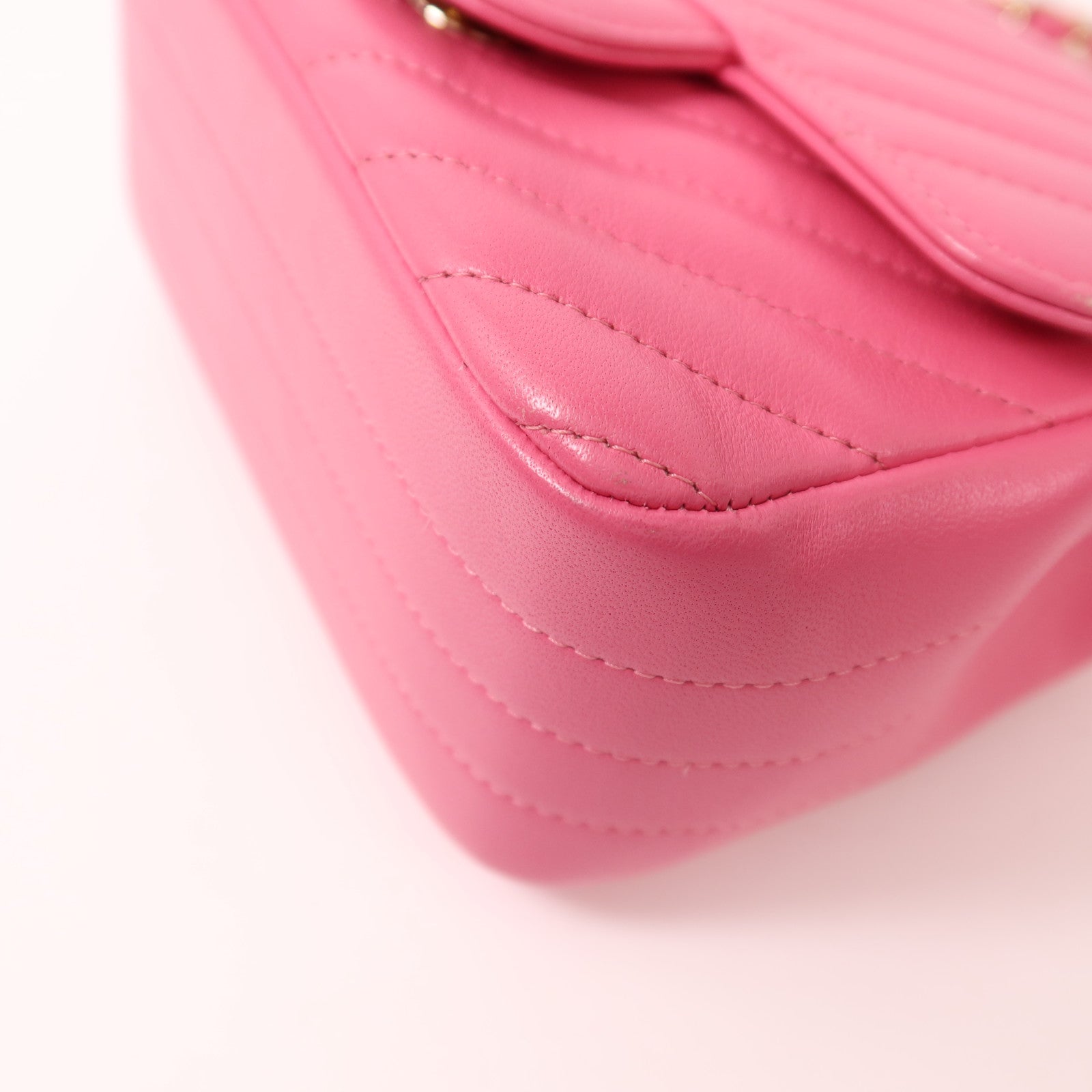 CHANEL 羊皮皮革Mini Classic 17金扣鏈帶肩背袋