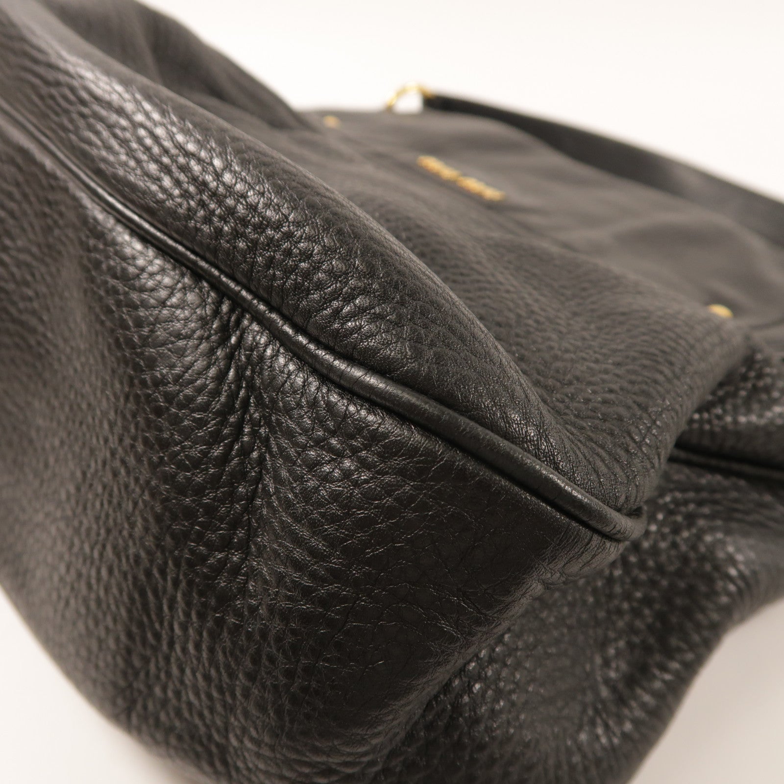Miu Miu 牛皮皮革Shoulder Bag金扣肩背袋