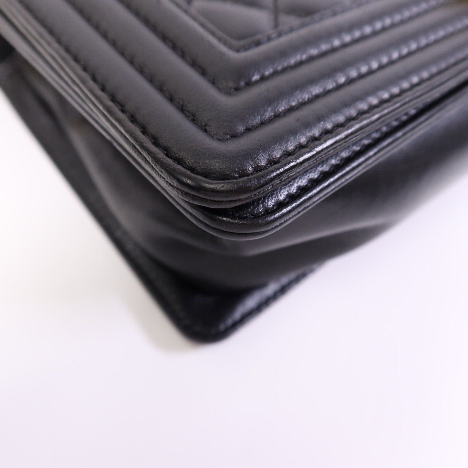 CHANEL 羊皮皮革Boy 25金扣鏈帶肩背袋