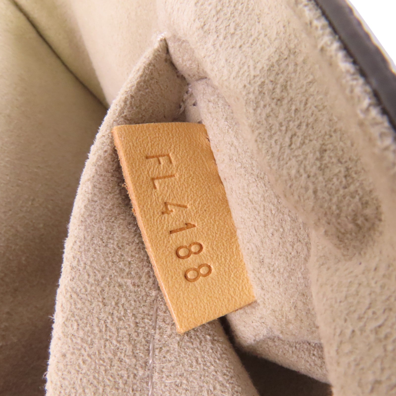 LOUIS VUITTON Epi Twist MM銀扣鏈帶肩背袋