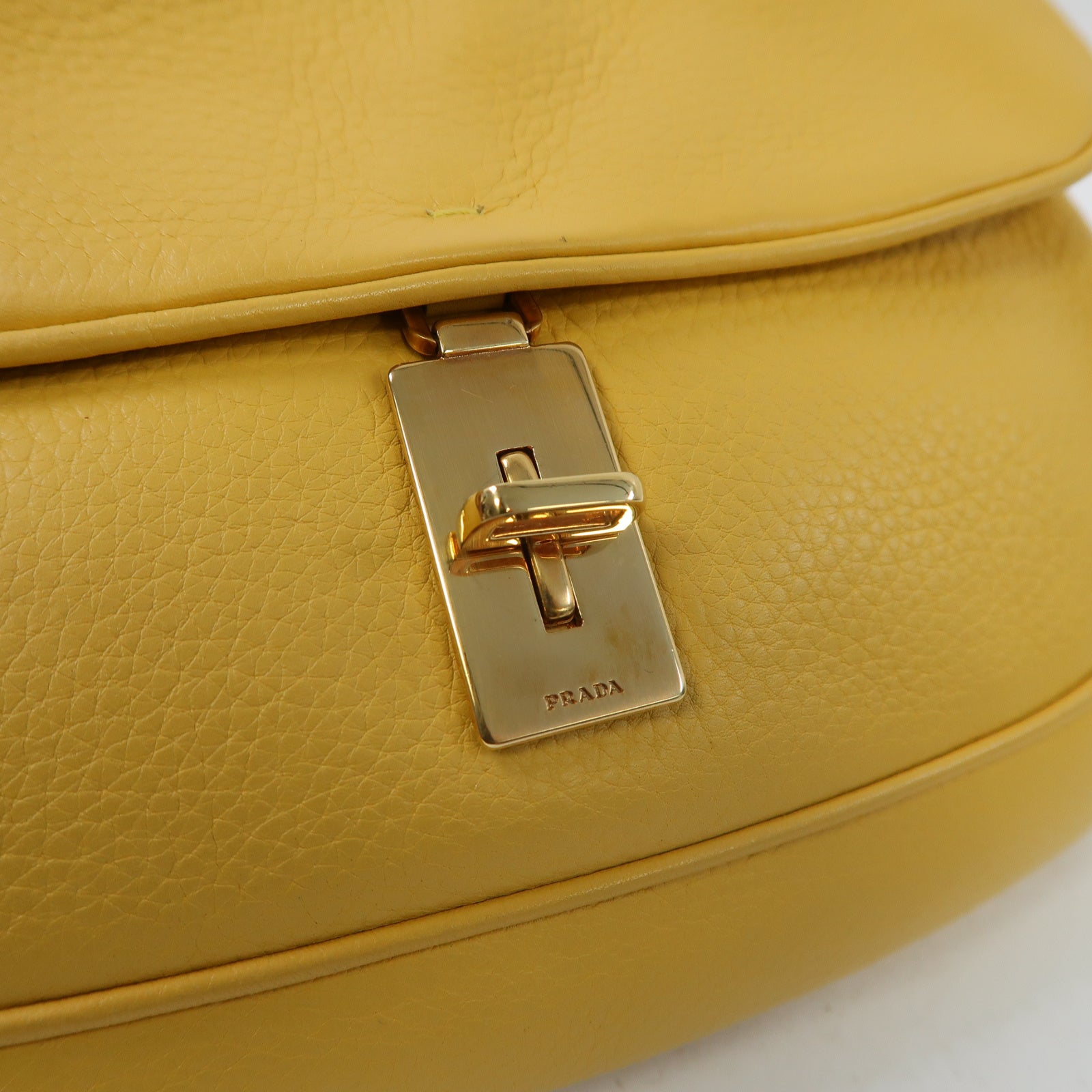 PRADA 牛皮皮革Shoulder Bag金扣鏈帶肩背袋黃色