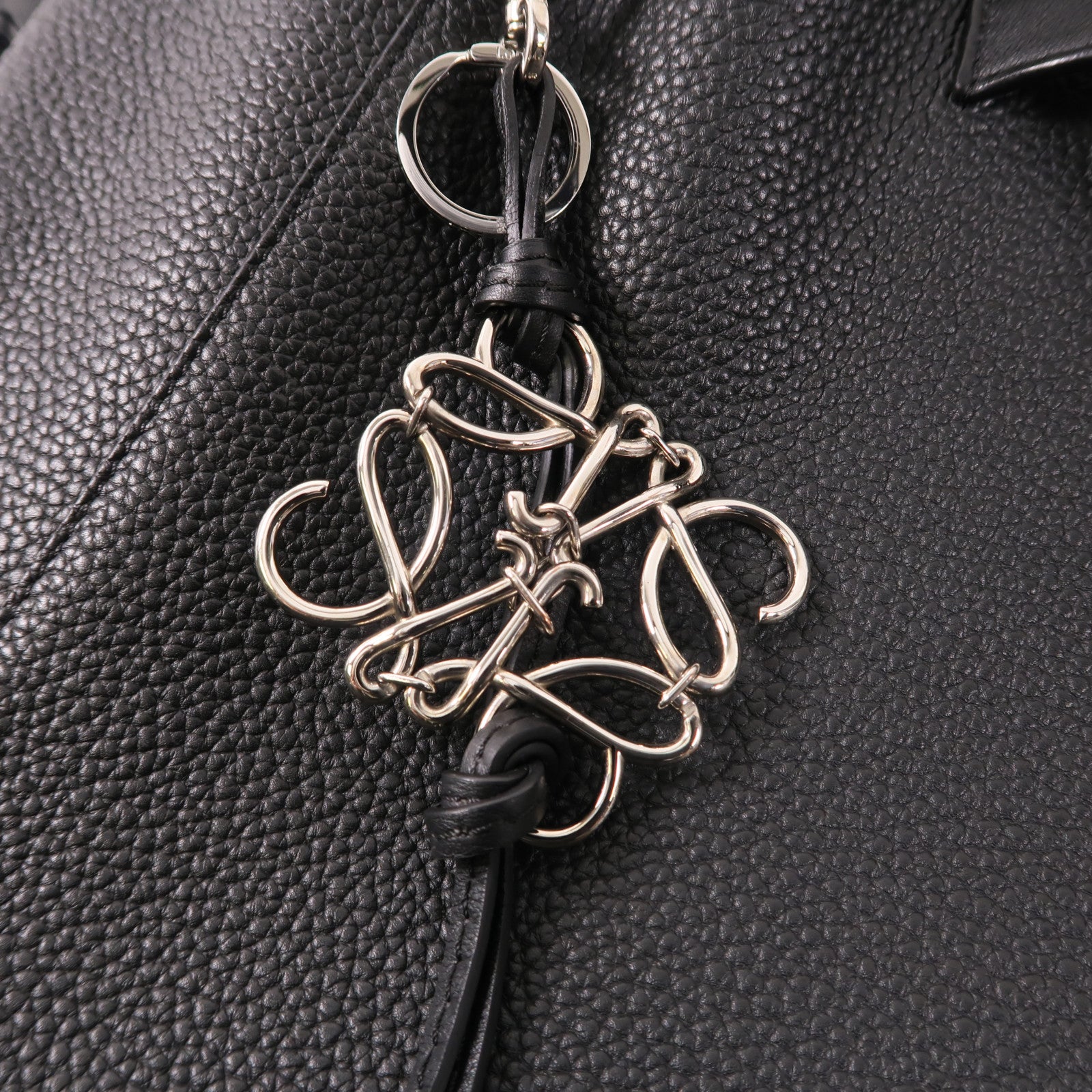 LOEWE 牛皮皮革Backpack銀扣背包