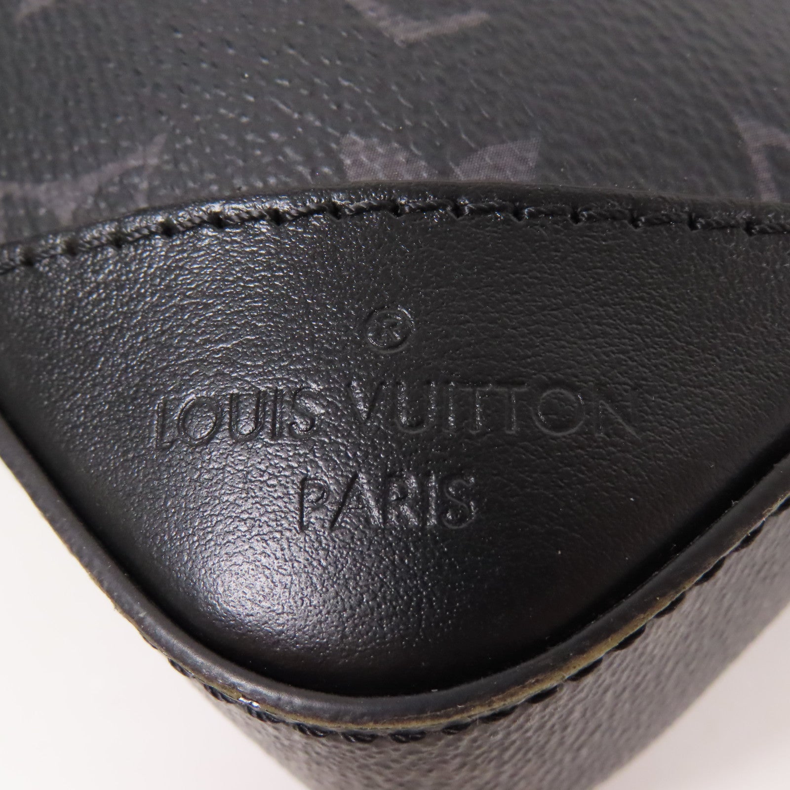 LOUIS VUITTON Monogram Eclipse Reverse Trio Messenger銀扣肩背袋