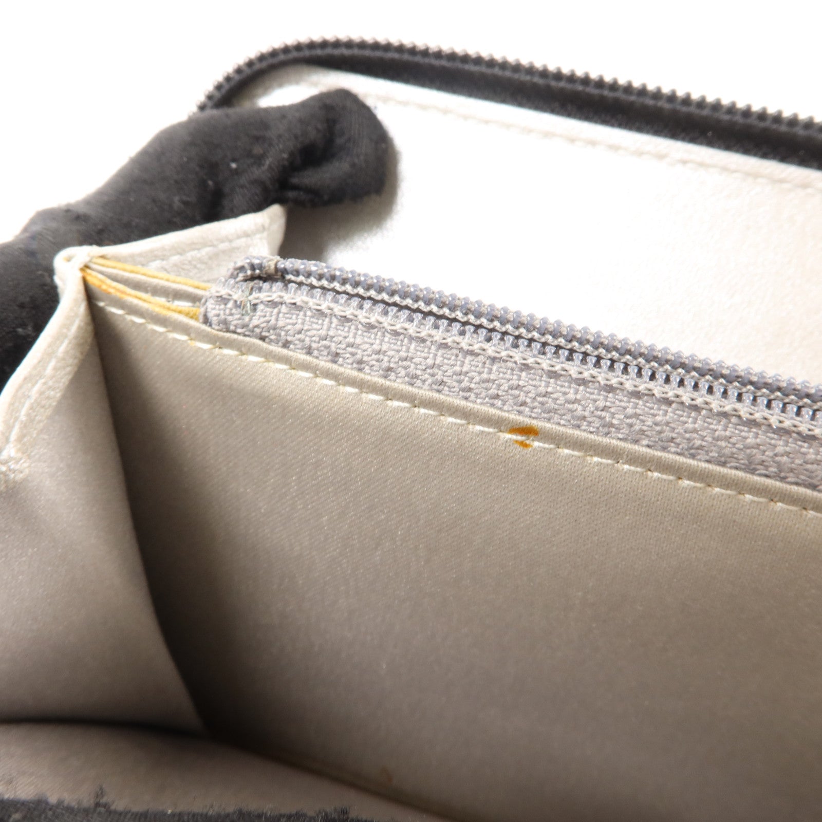 CHANEL 牛皮皮革Camellia Zip Around Long Wallet金扣長錢包