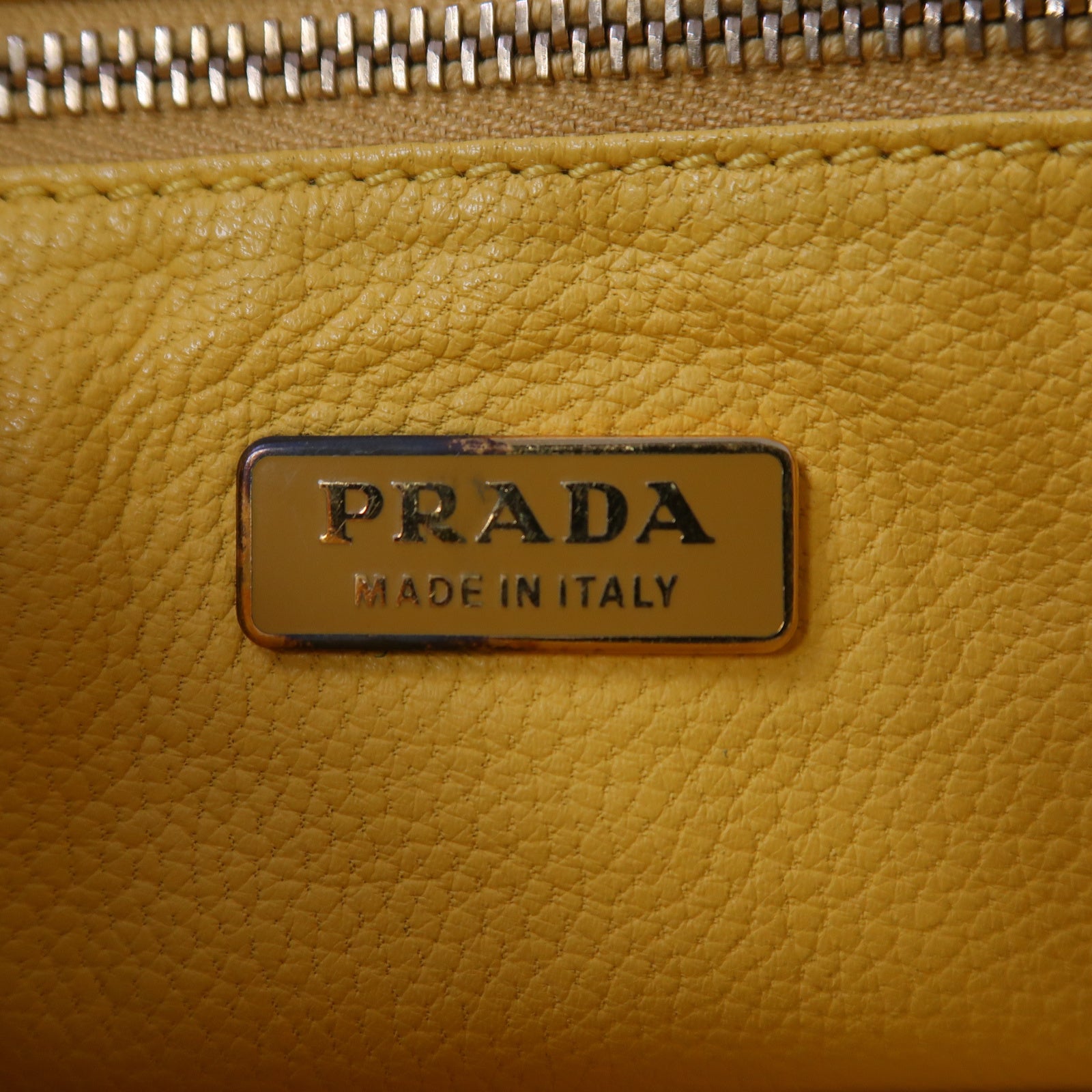 PRADA 牛皮皮革Shoulder Bag金扣鏈帶肩背袋黃色