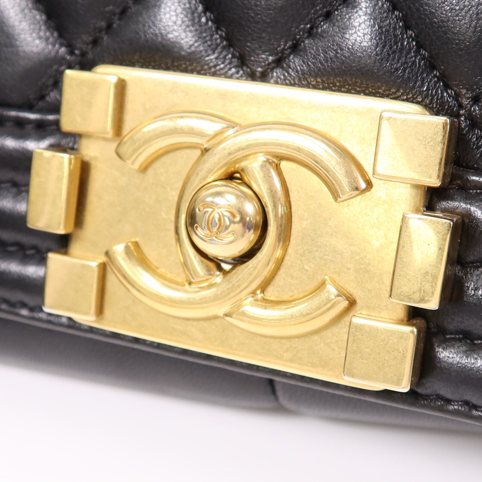 CHANEL 羊皮皮革Boy 25金扣鏈帶肩背袋