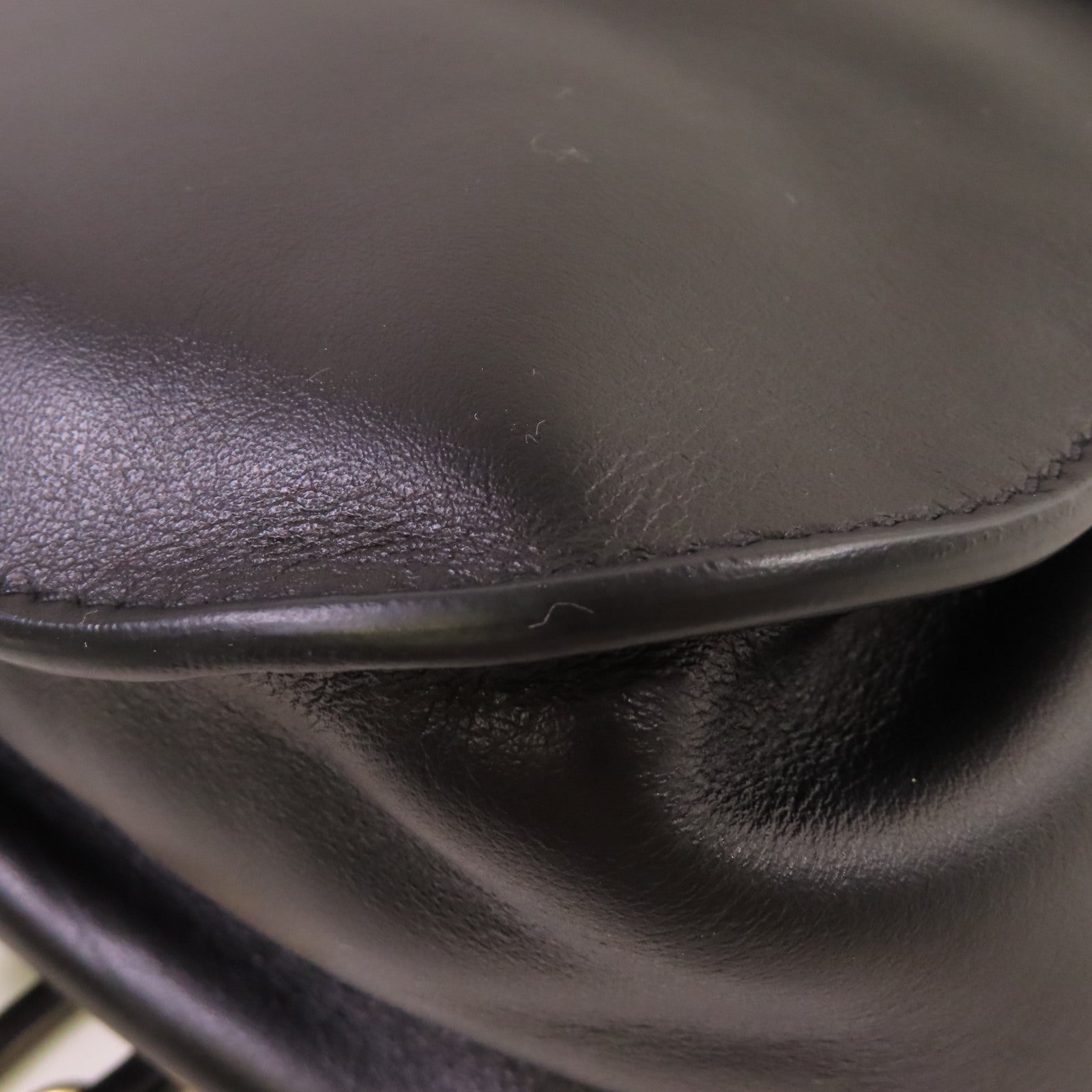 PRADA Saffiano皮革Corsaire Shoulder Bag金扣肩背袋黑色