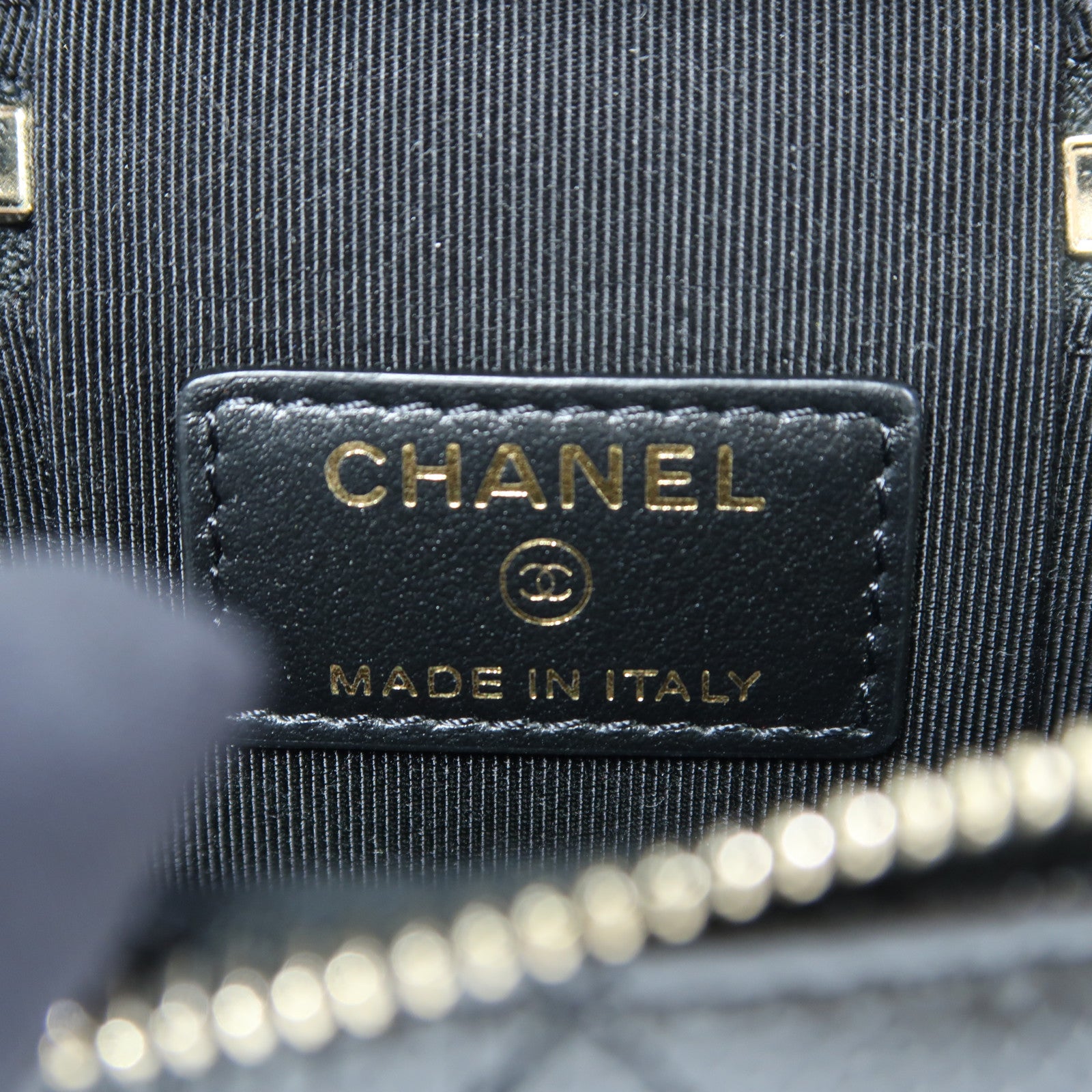 CHANEL 牛皮皮革Vanity Case金扣鏈帶肩背袋